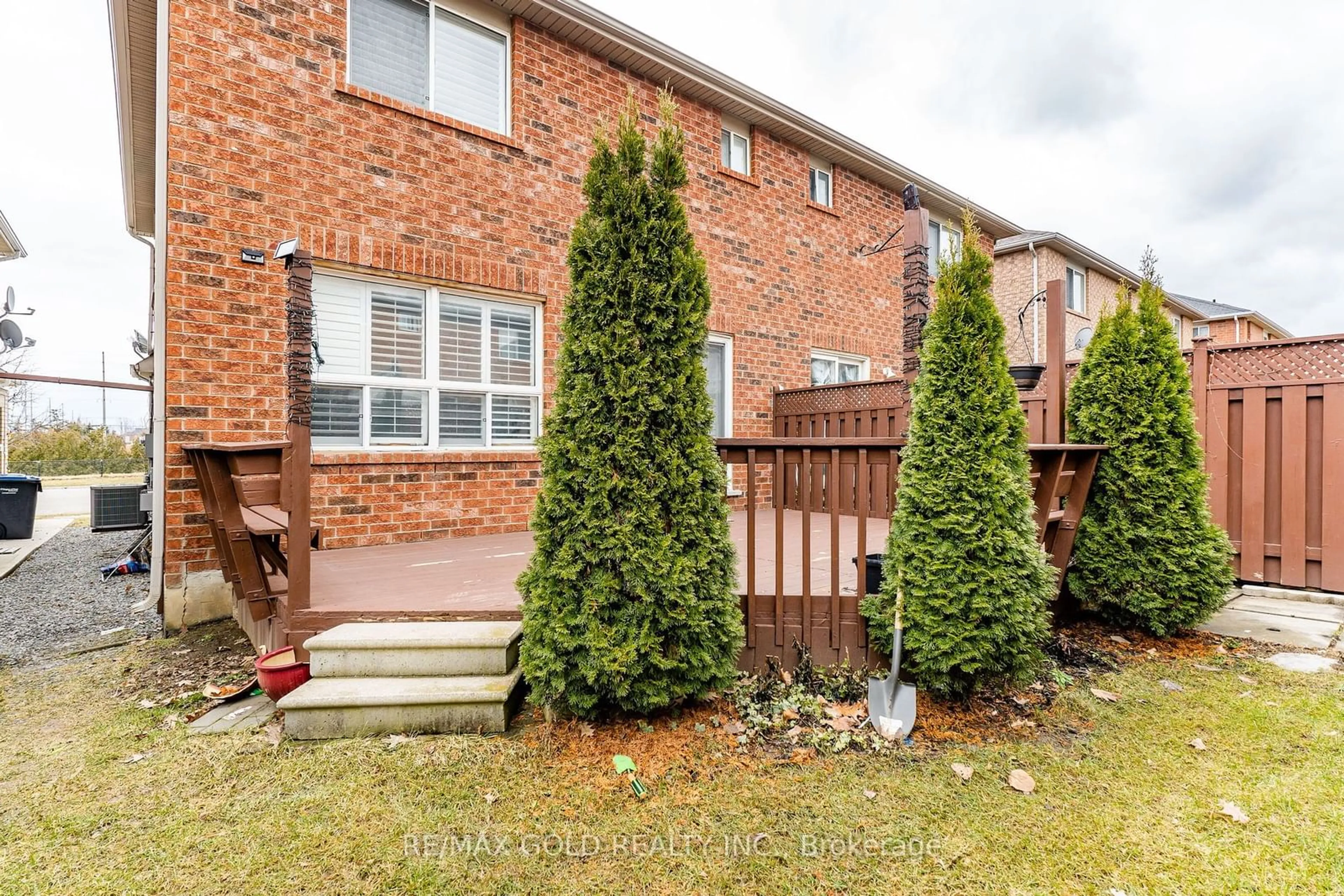 A pic from exterior of the house or condo for 28 Rivermere Crt, Brampton Ontario L7A 1R4