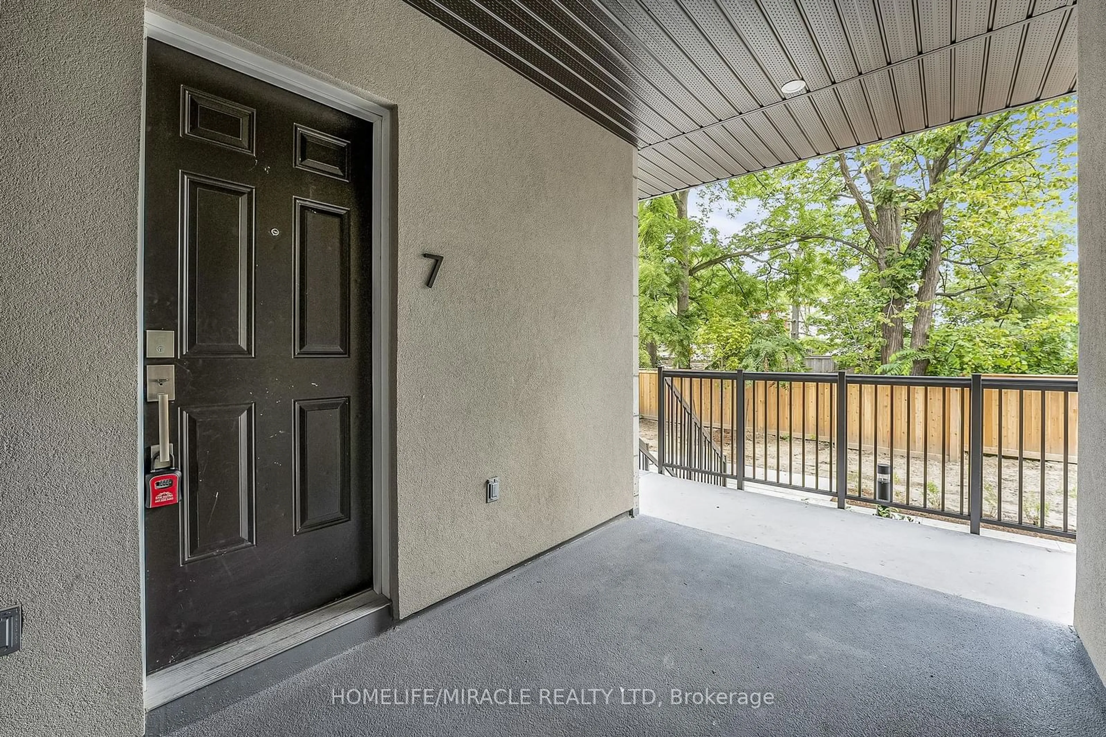 Patio for 4025 Hickory Dr #7, Mississauga Ontario L4W 0G6