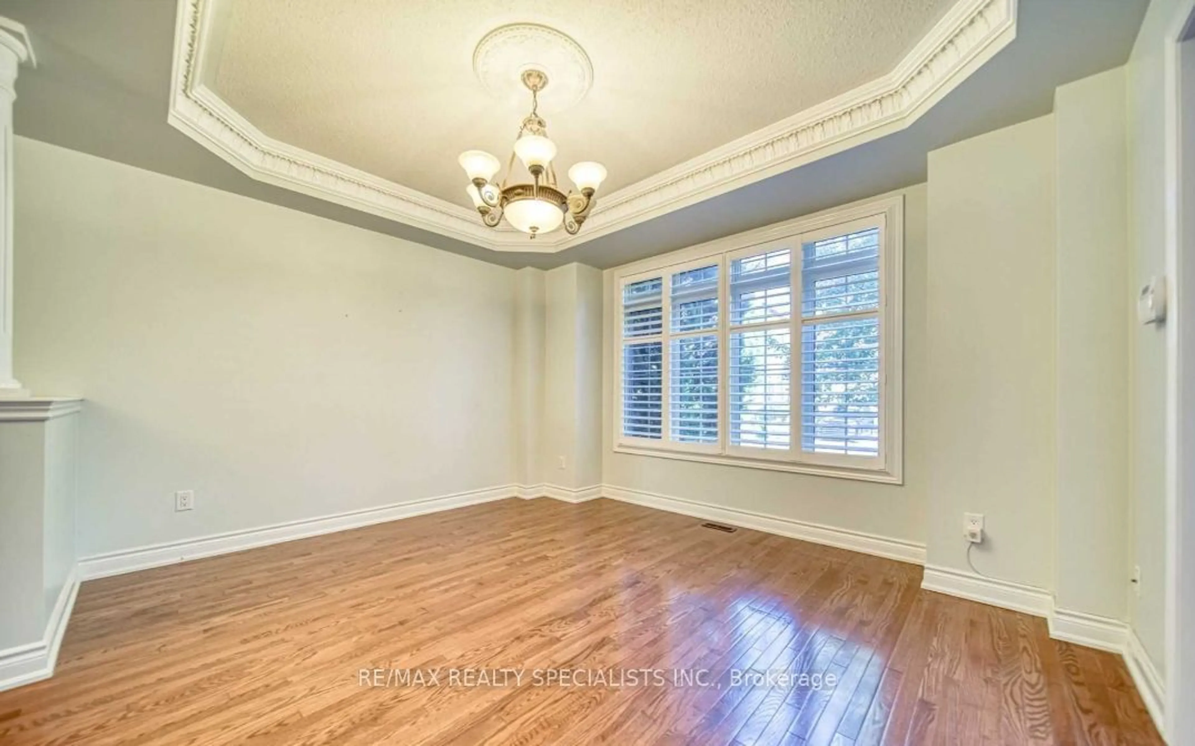 Dining room for 2239 Devonshire Cres, Oakville Ontario L6M 4T5