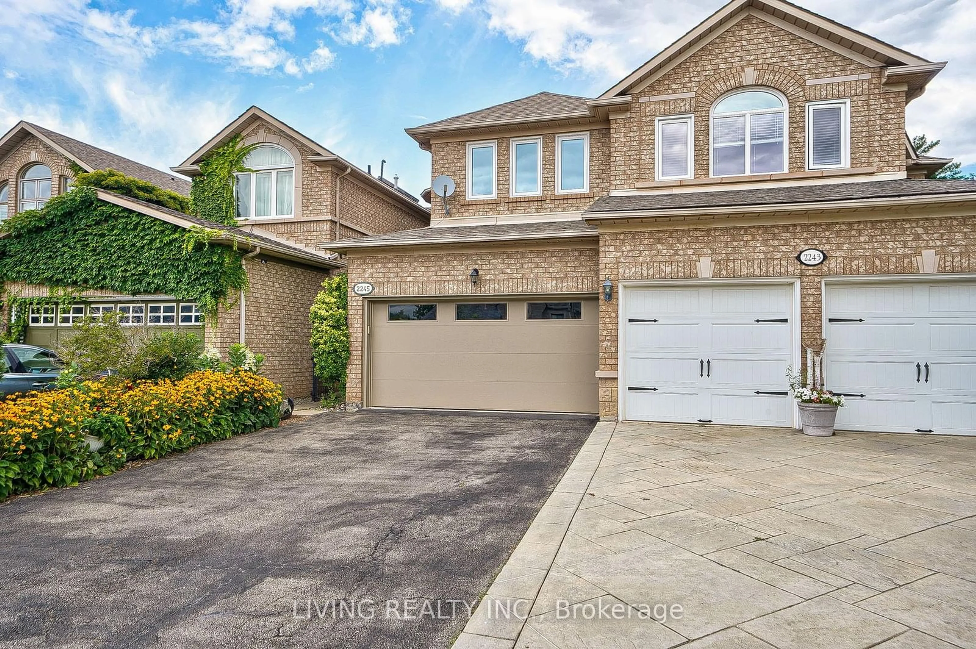 Frontside or backside of a home for 2245 Rockingham Dr, Oakville Ontario L6H 6E7