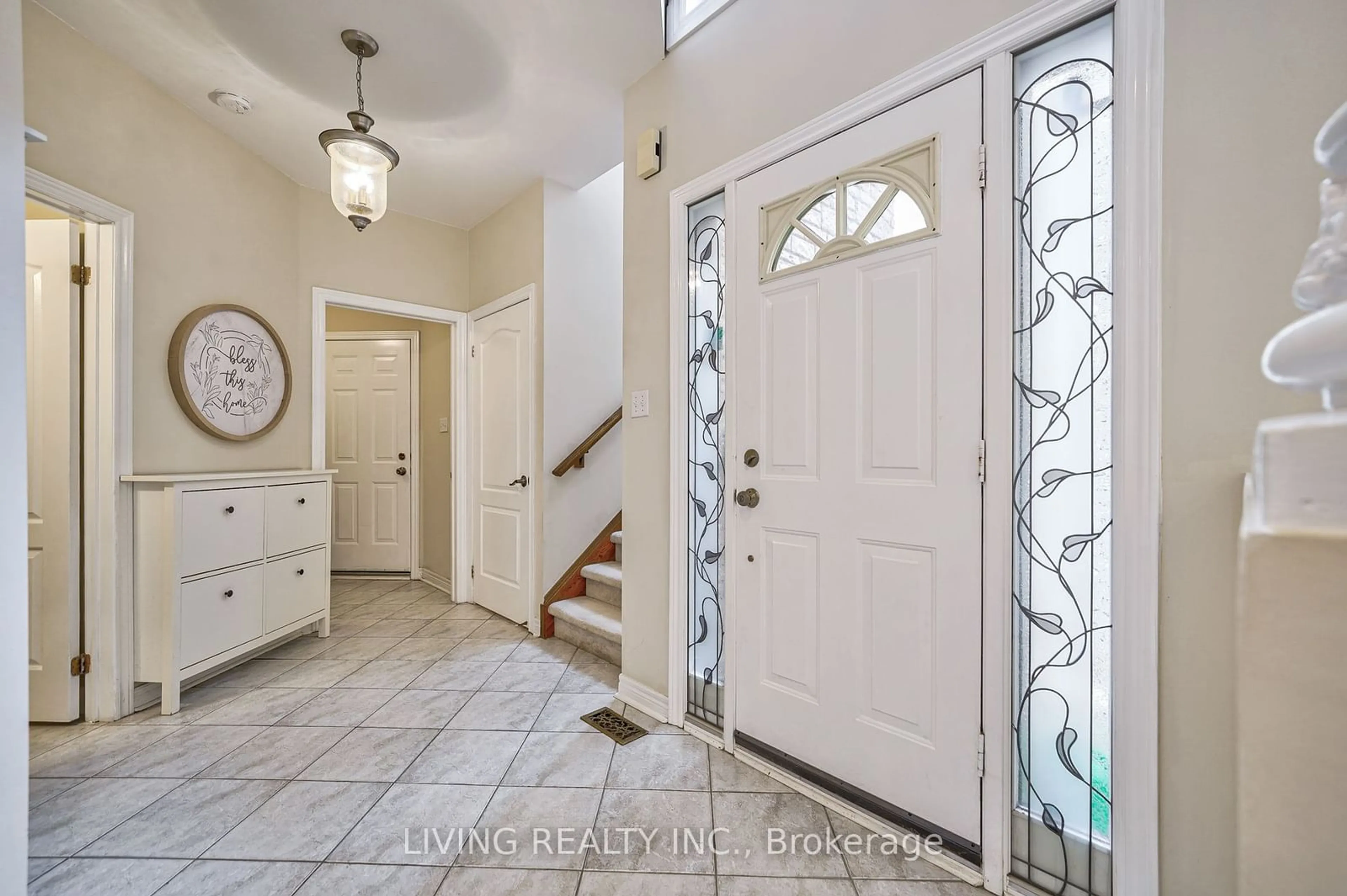 Indoor entryway for 2245 Rockingham Dr, Oakville Ontario L6H 6E7