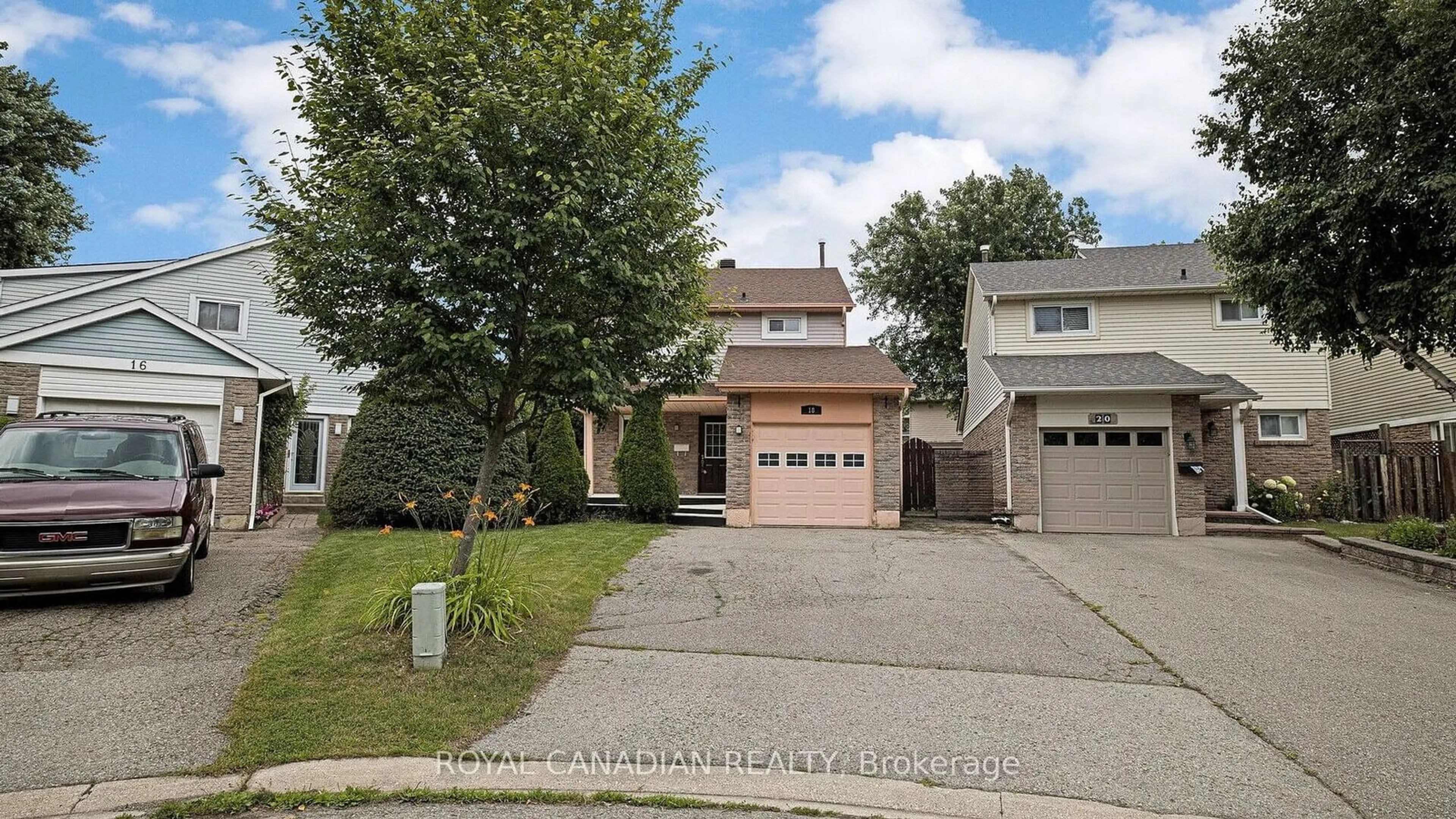 Frontside or backside of a home for 18 Wabash Crt, Brampton Ontario L6Z 1G8