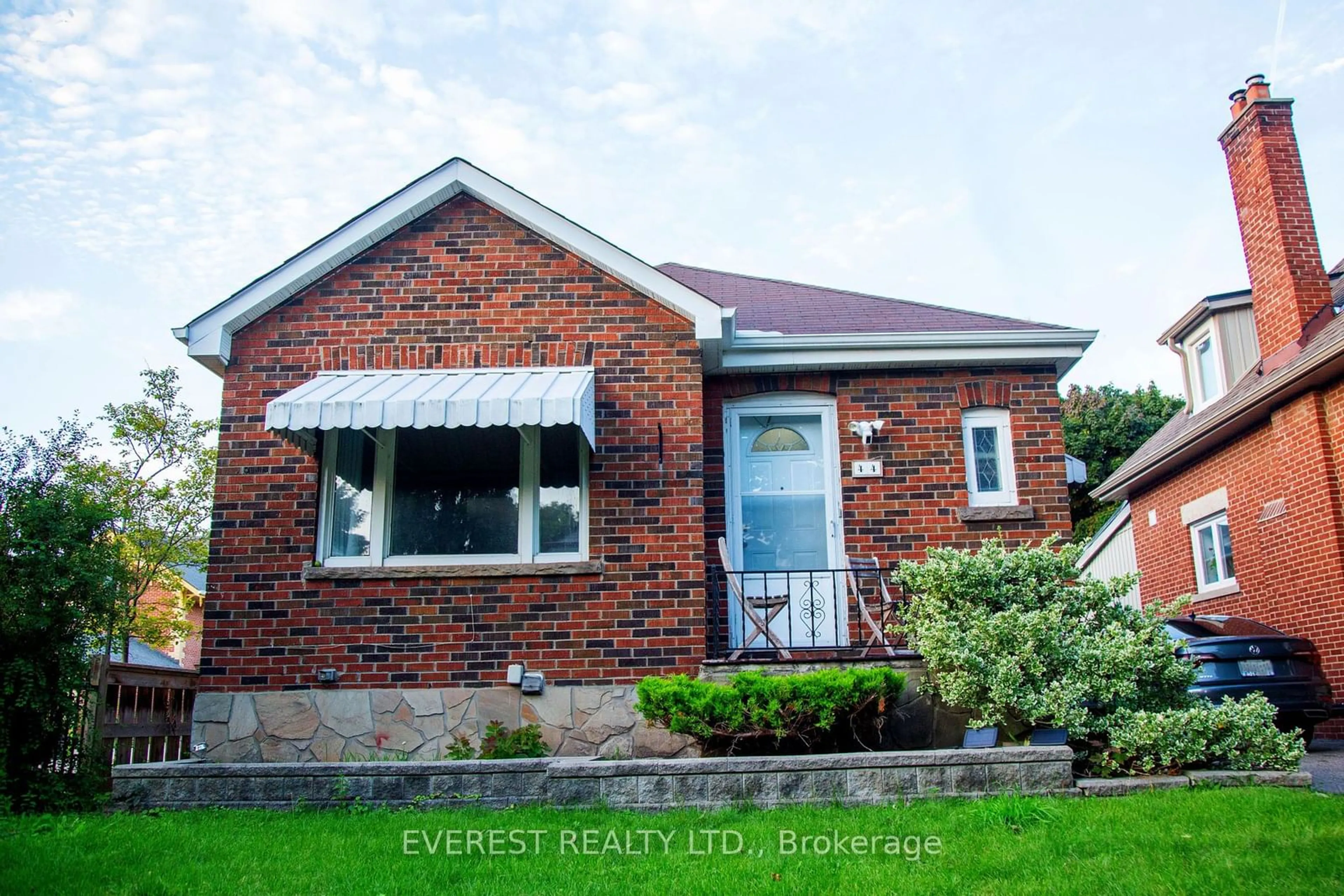 Home with brick exterior material for 44 Elizabeth St, Brampton Ontario L6Y 1R1