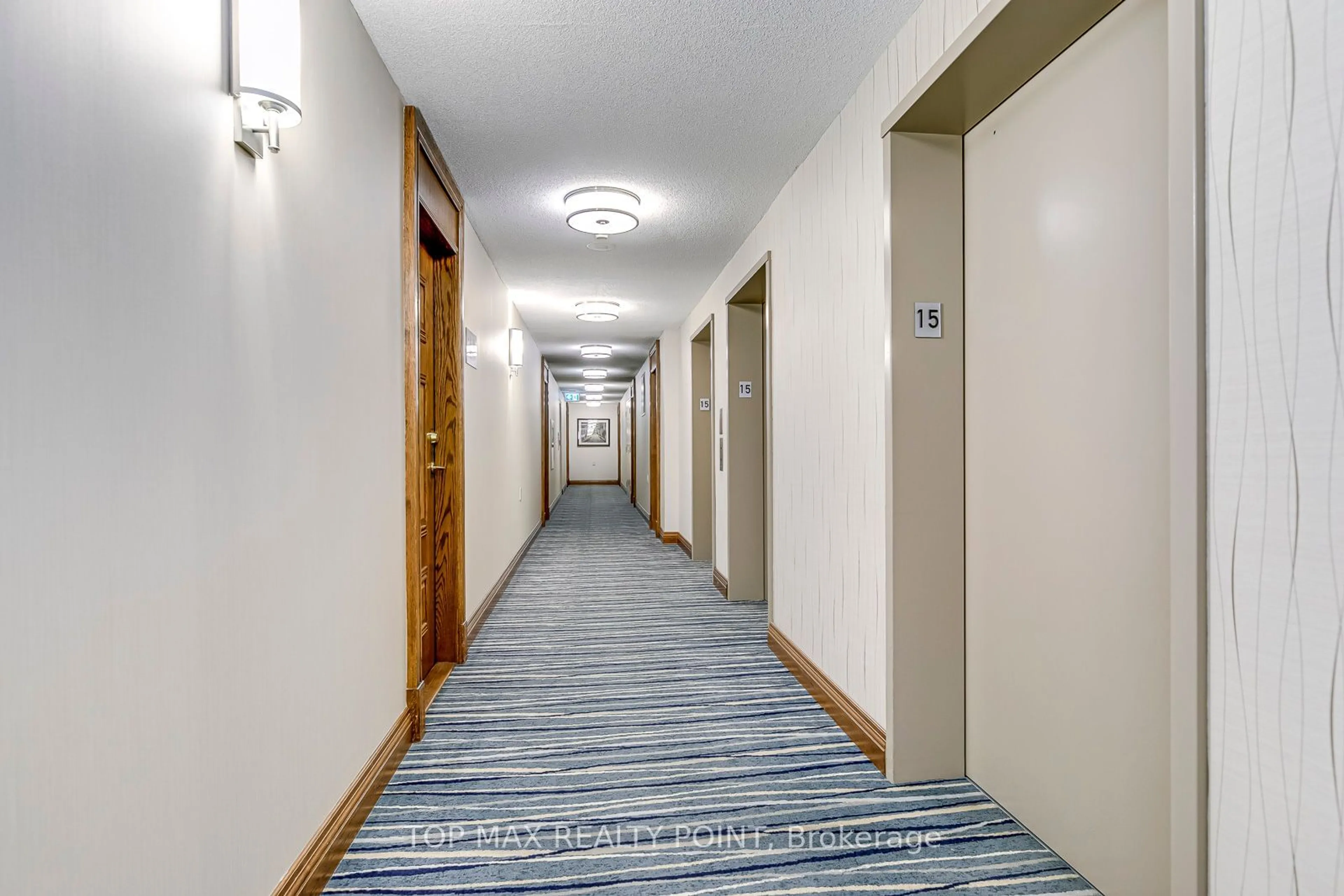 Indoor foyer, carpet floors for 4889 Kimbermount Ave #1505, Mississauga Ontario L5M 7R9