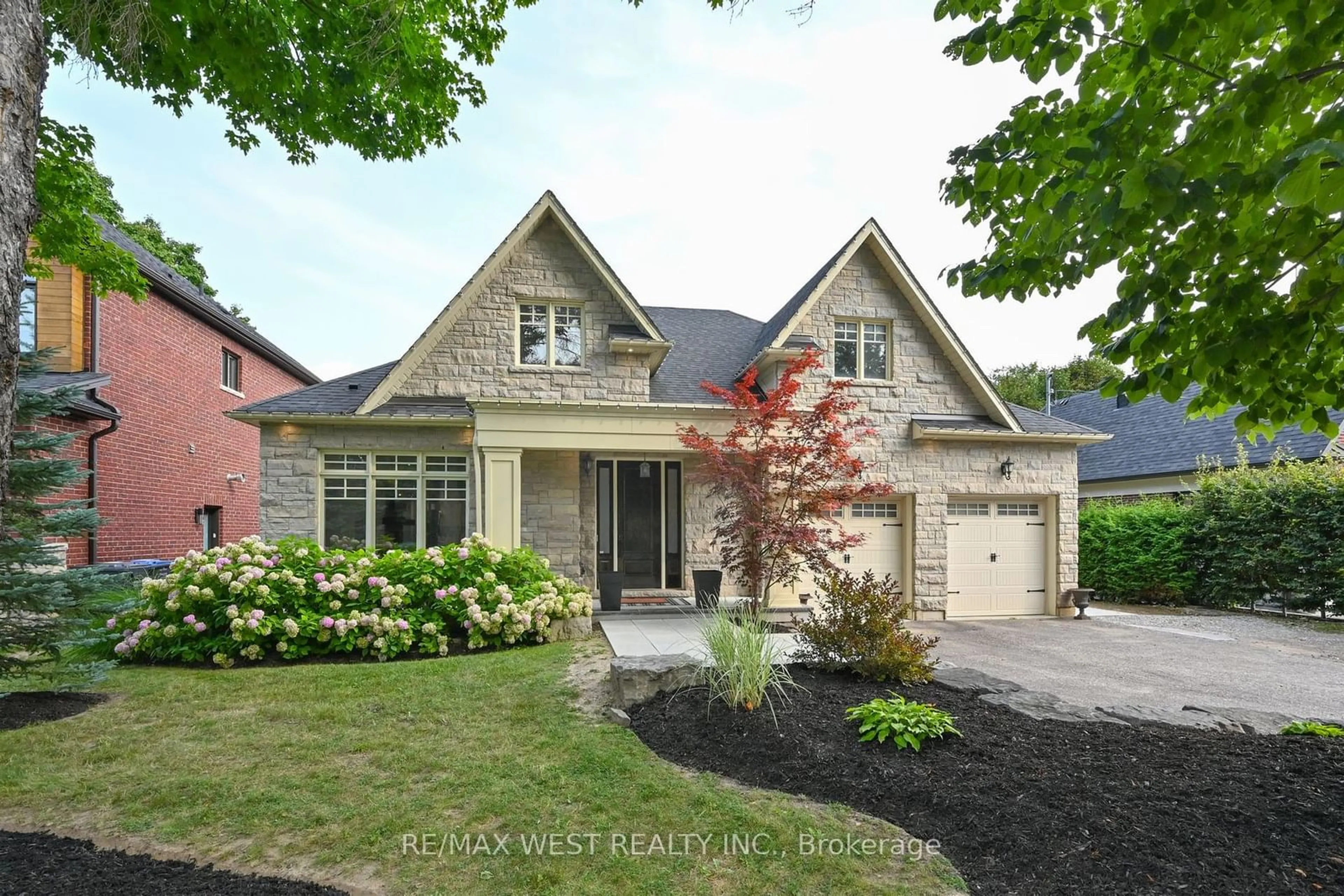 Home with brick exterior material for 16 Hilltop Dr, Caledon Ontario L7C 1K7