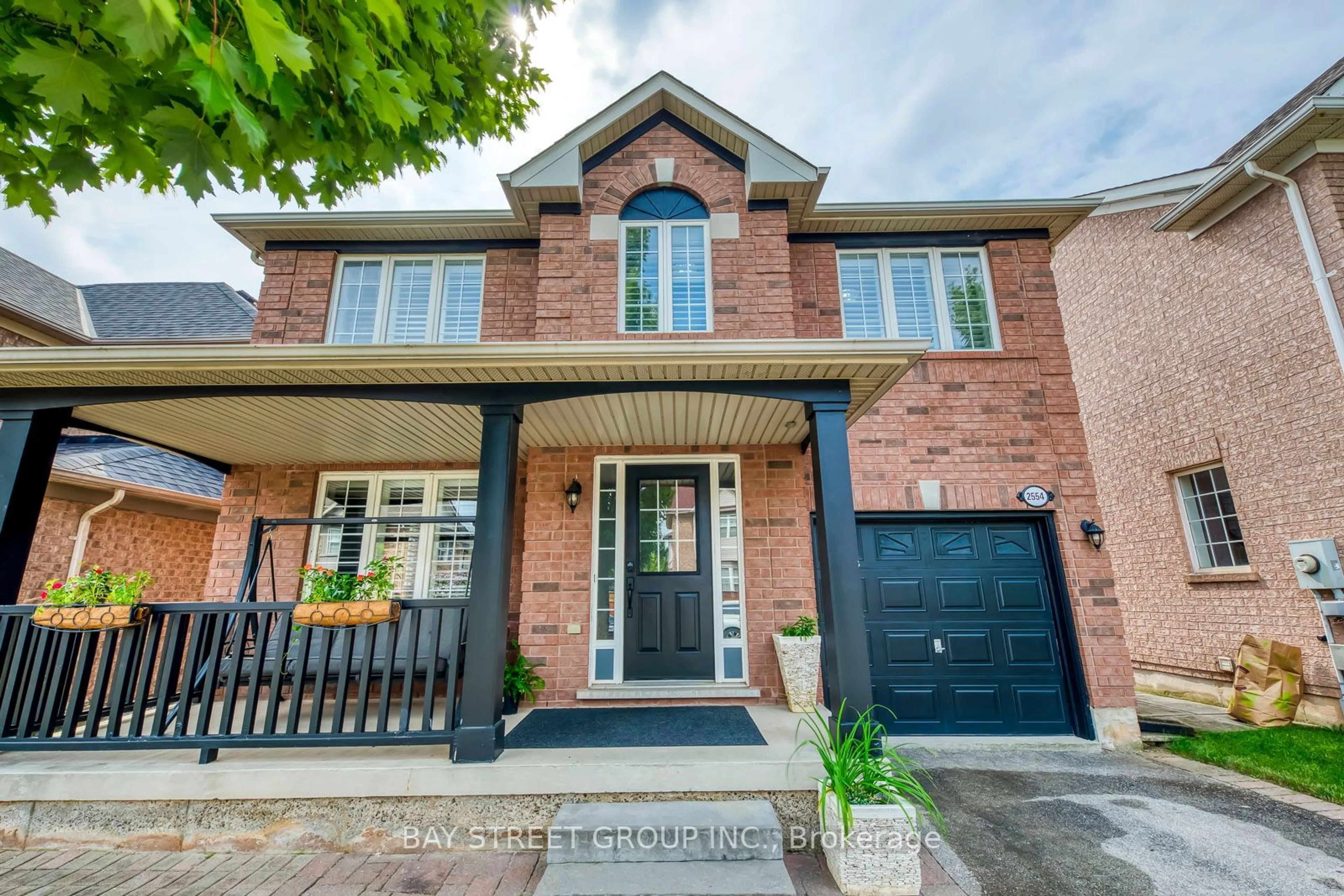 Home with brick exterior material for 2554 Dashwood Dr, Oakville Ontario L6M 4C2