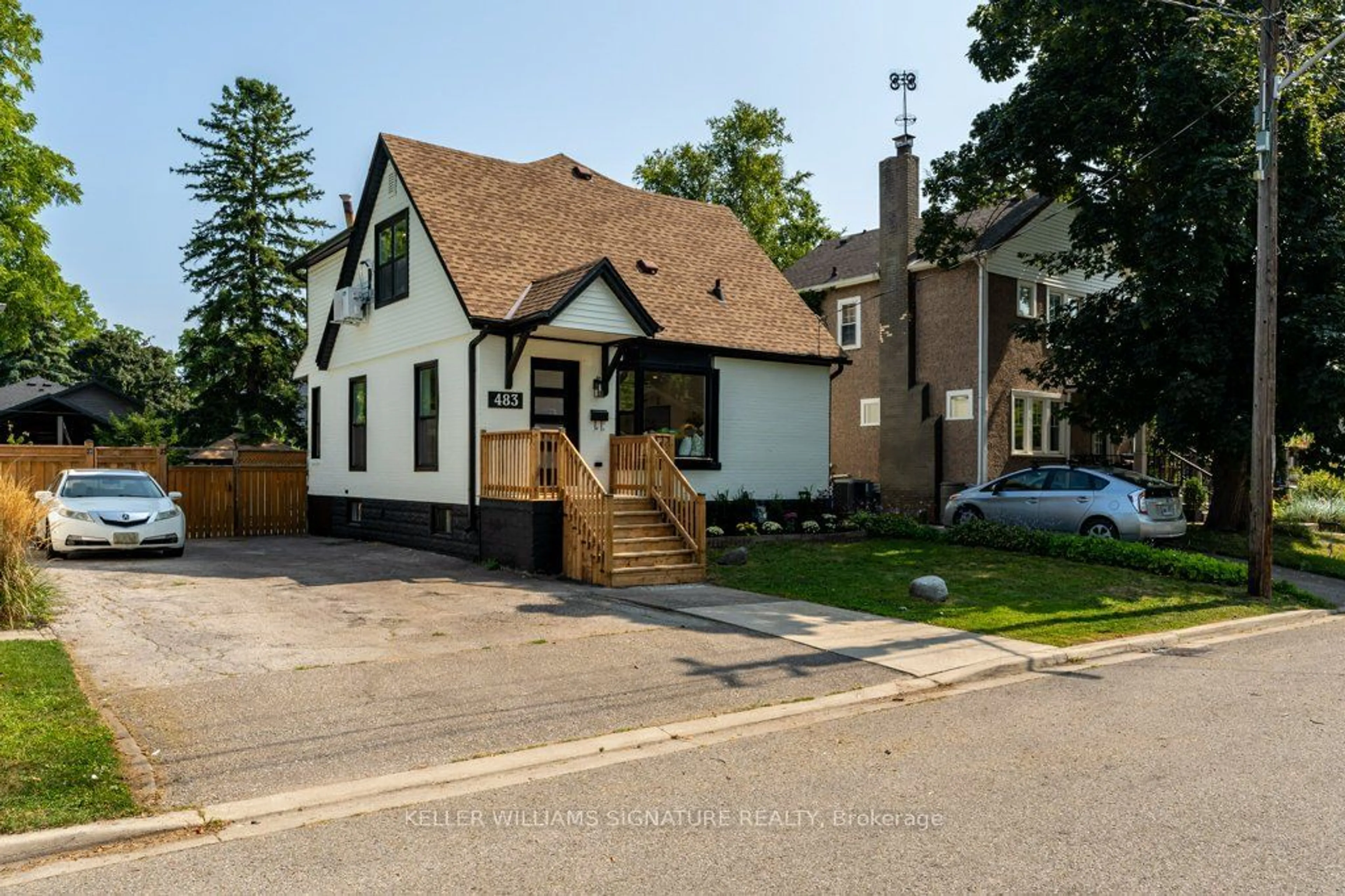 Frontside or backside of a home for 483 Holtby Ave, Burlington Ontario L7R 2R4