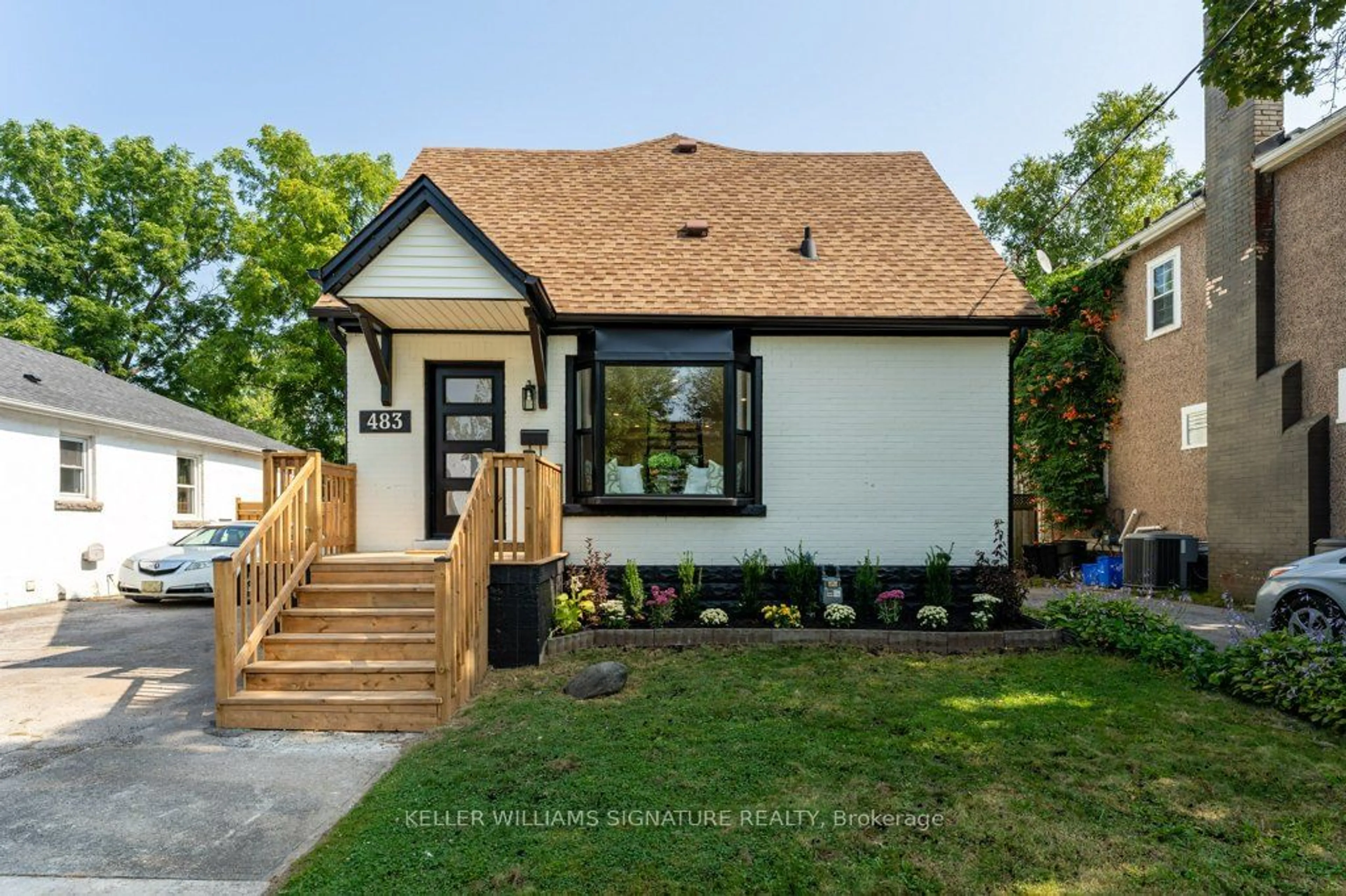 Frontside or backside of a home for 483 Holtby Ave, Burlington Ontario L7R 2R4