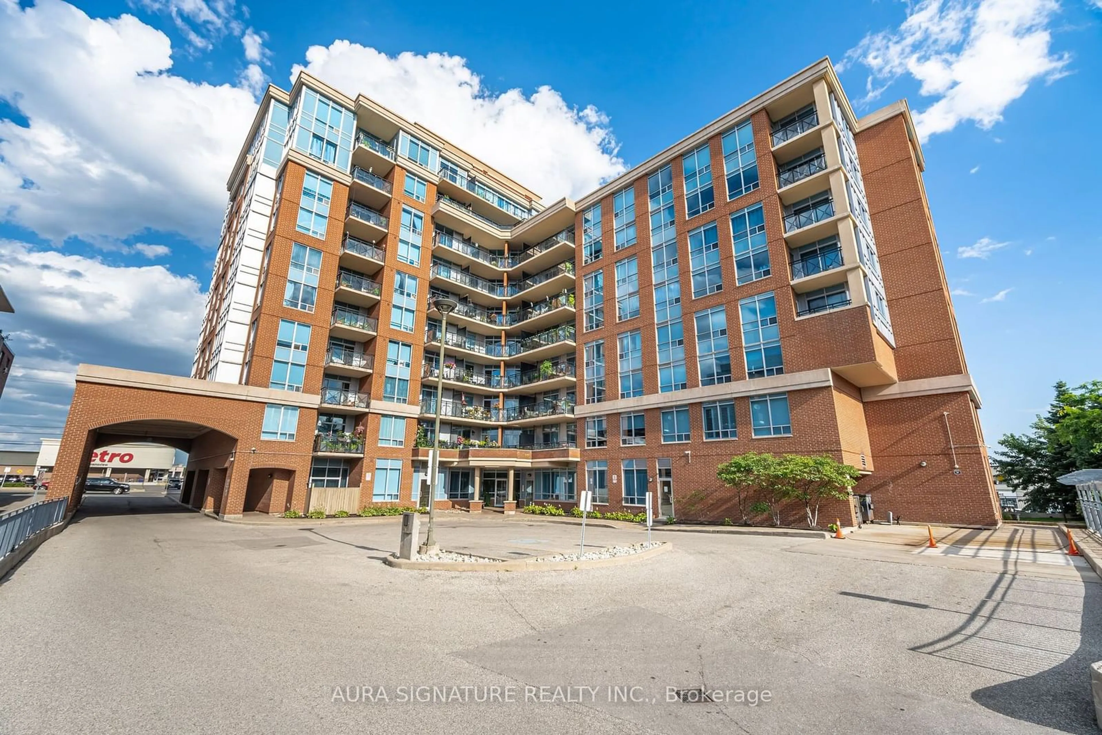 A pic from exterior of the house or condo for 2772 Keele St #706, Toronto Ontario M3M 0A3