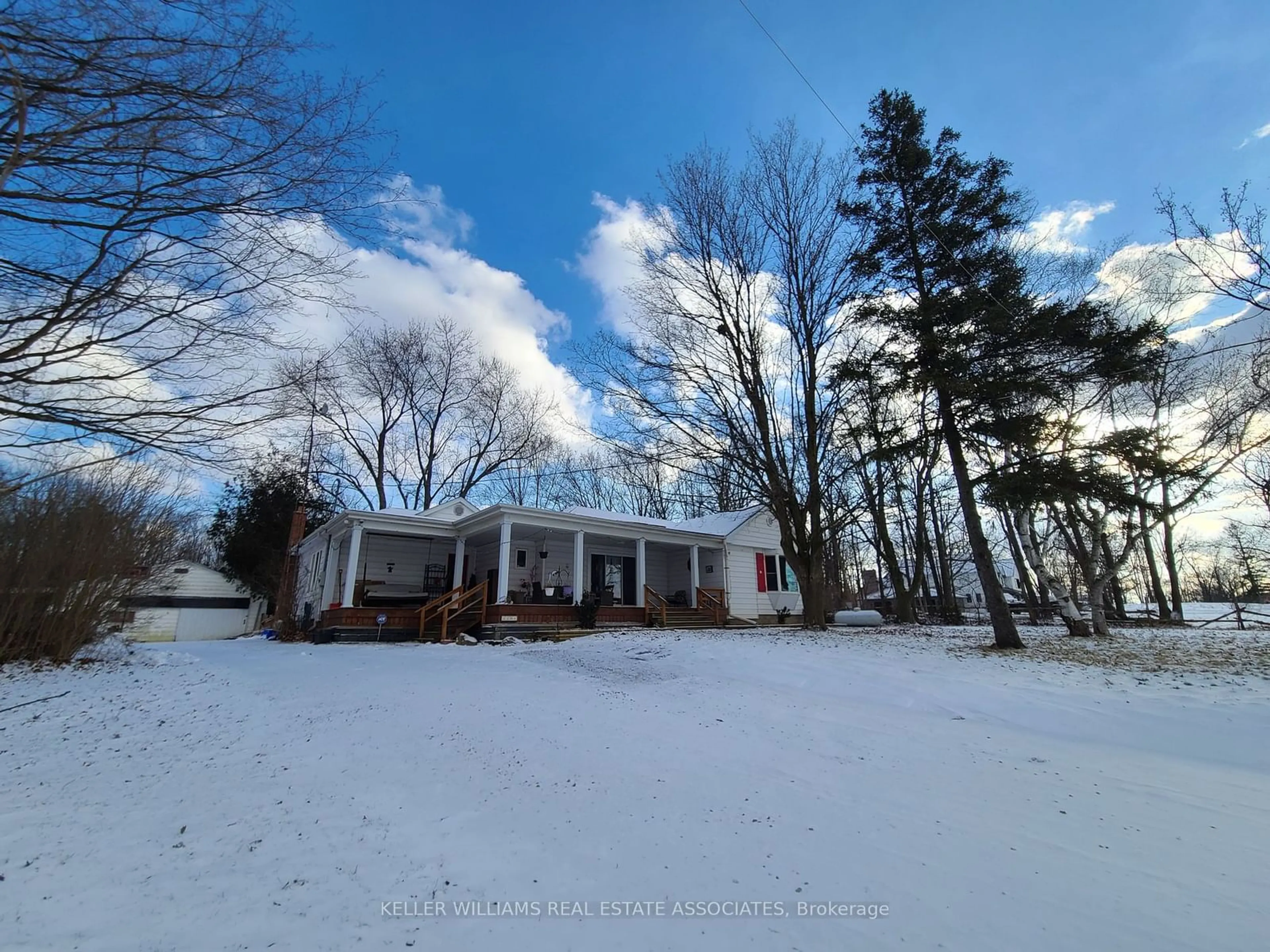 A pic from exterior of the house or condo, cottage for 3364 Burnhamthorpe Rd, Oakville Ontario L6M 4H2