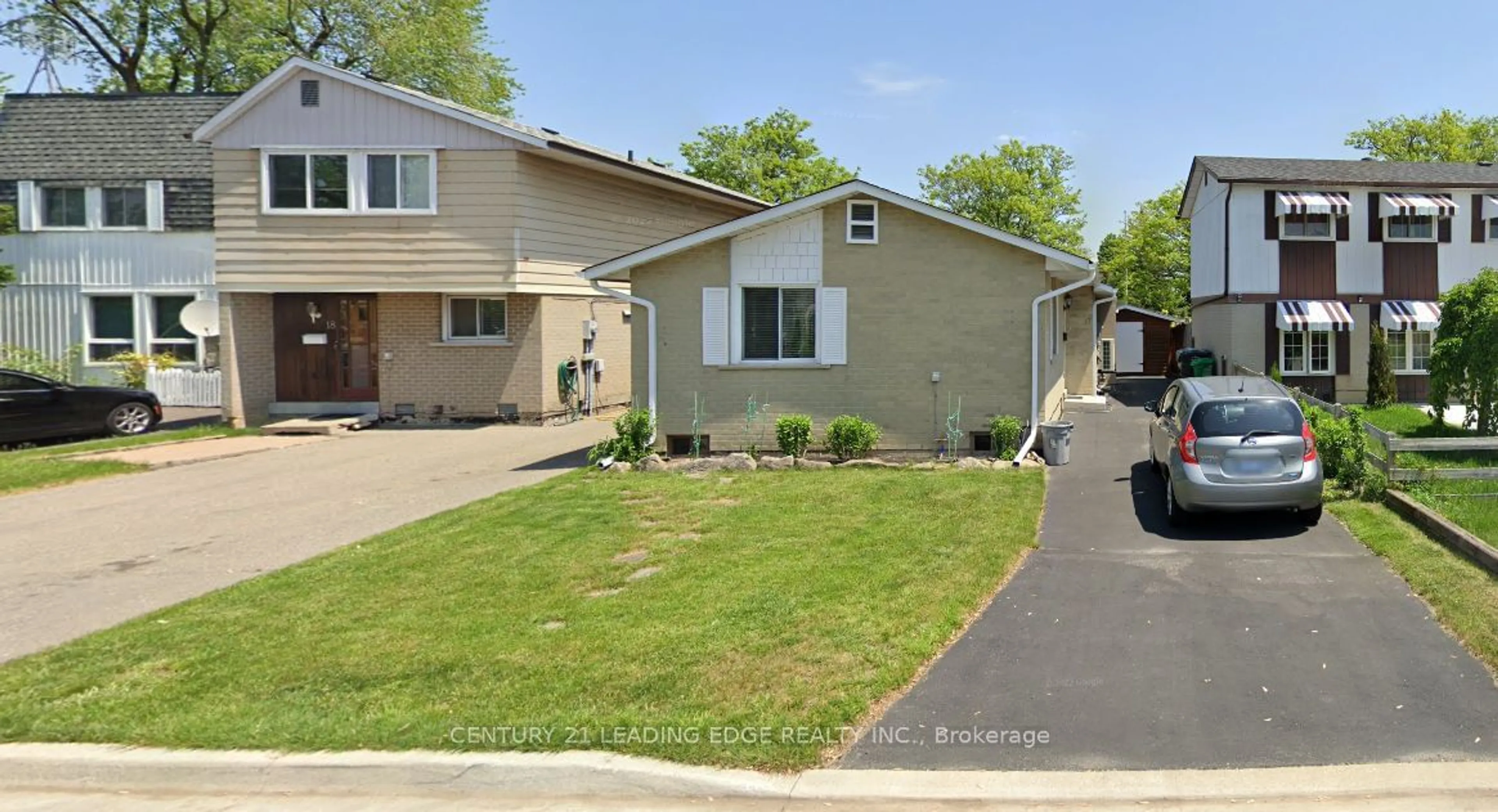 Frontside or backside of a home for 17 Haley Crt, Brampton Ontario L6S 1N6