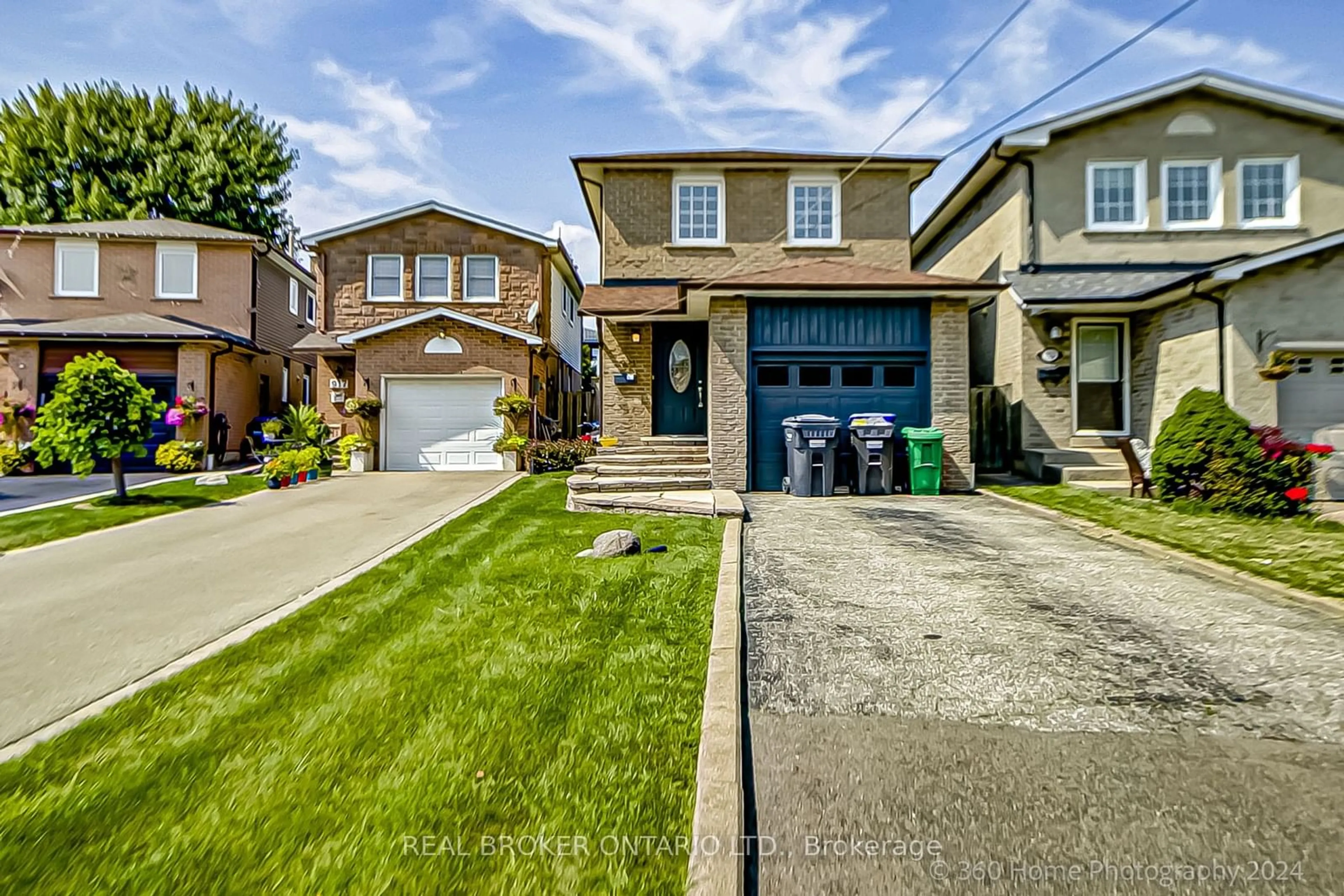 Frontside or backside of a home for 921 Toll Crt, Mississauga Ontario L4W 3W9