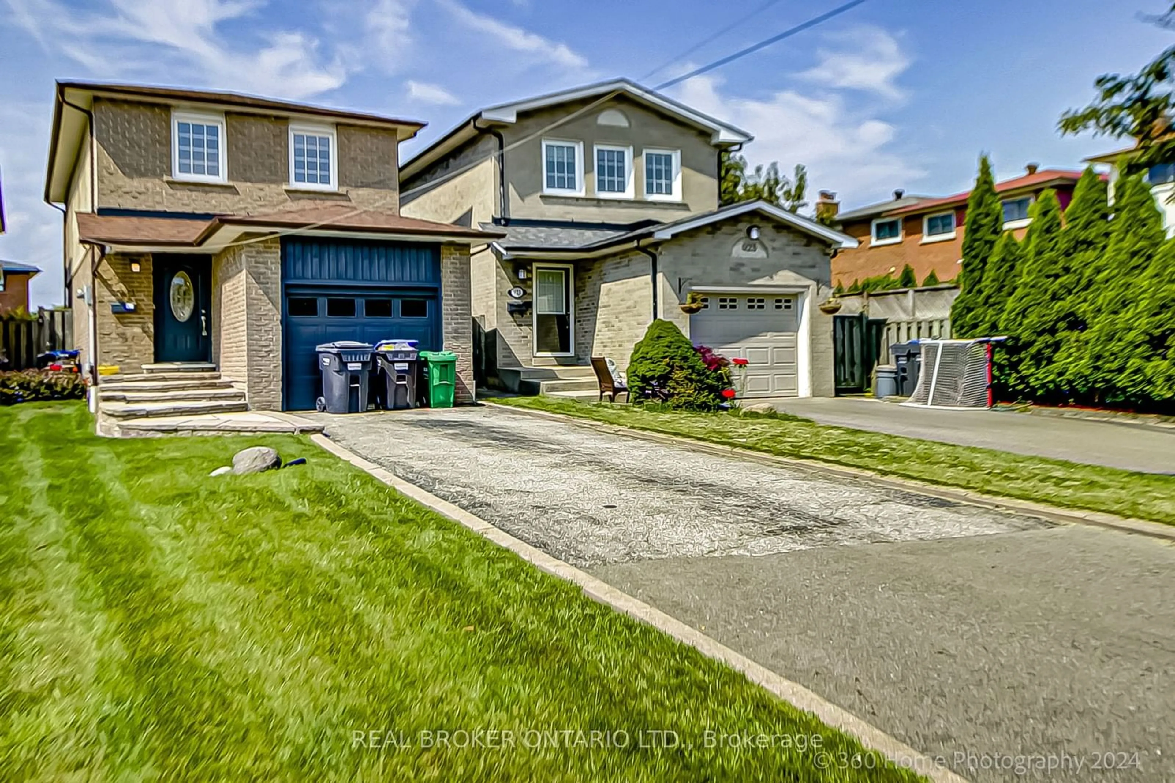 Frontside or backside of a home for 921 Toll Crt, Mississauga Ontario L4W 3W9