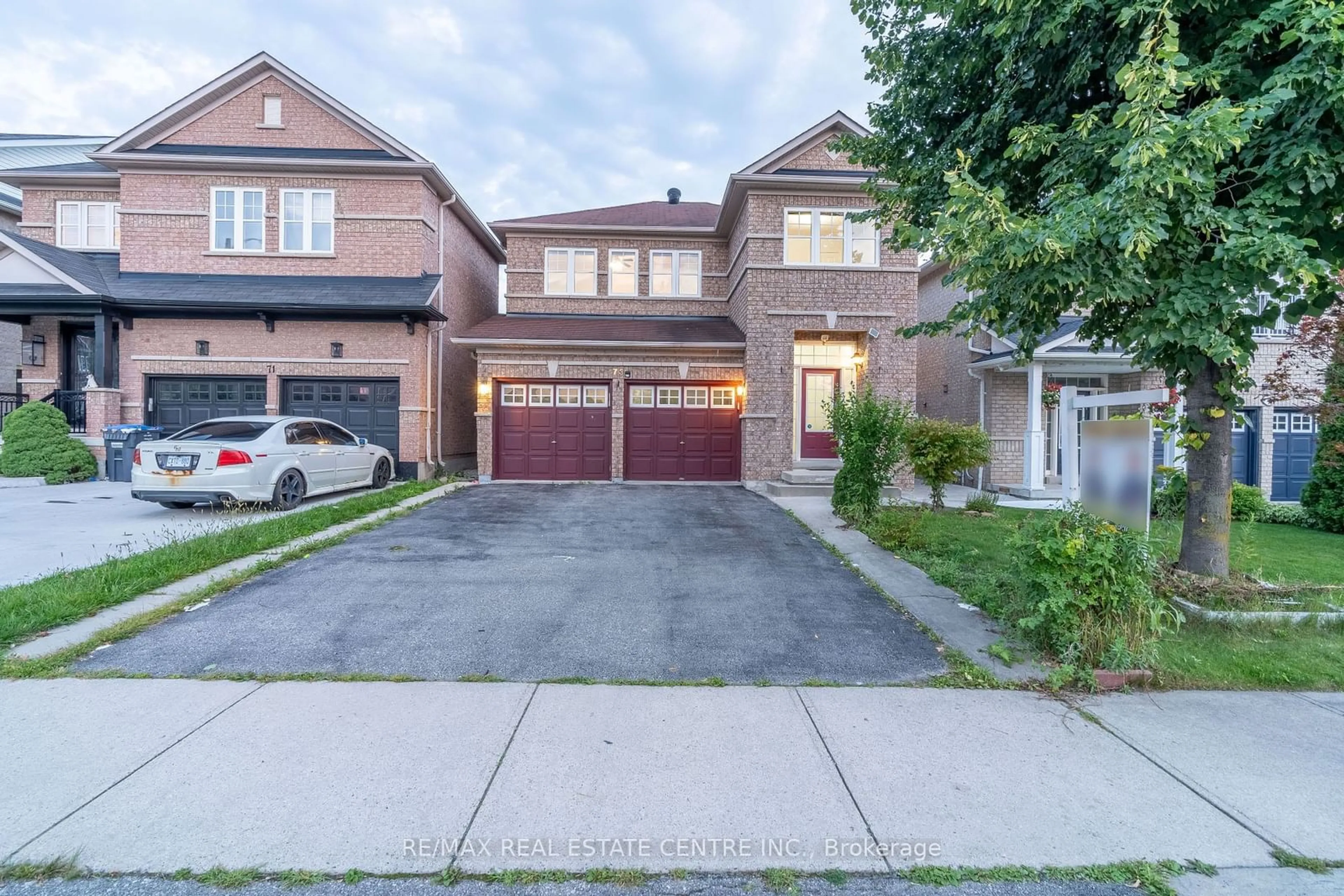 Frontside or backside of a home for 73 Pantomine Blvd, Brampton Ontario L6Y 5N4