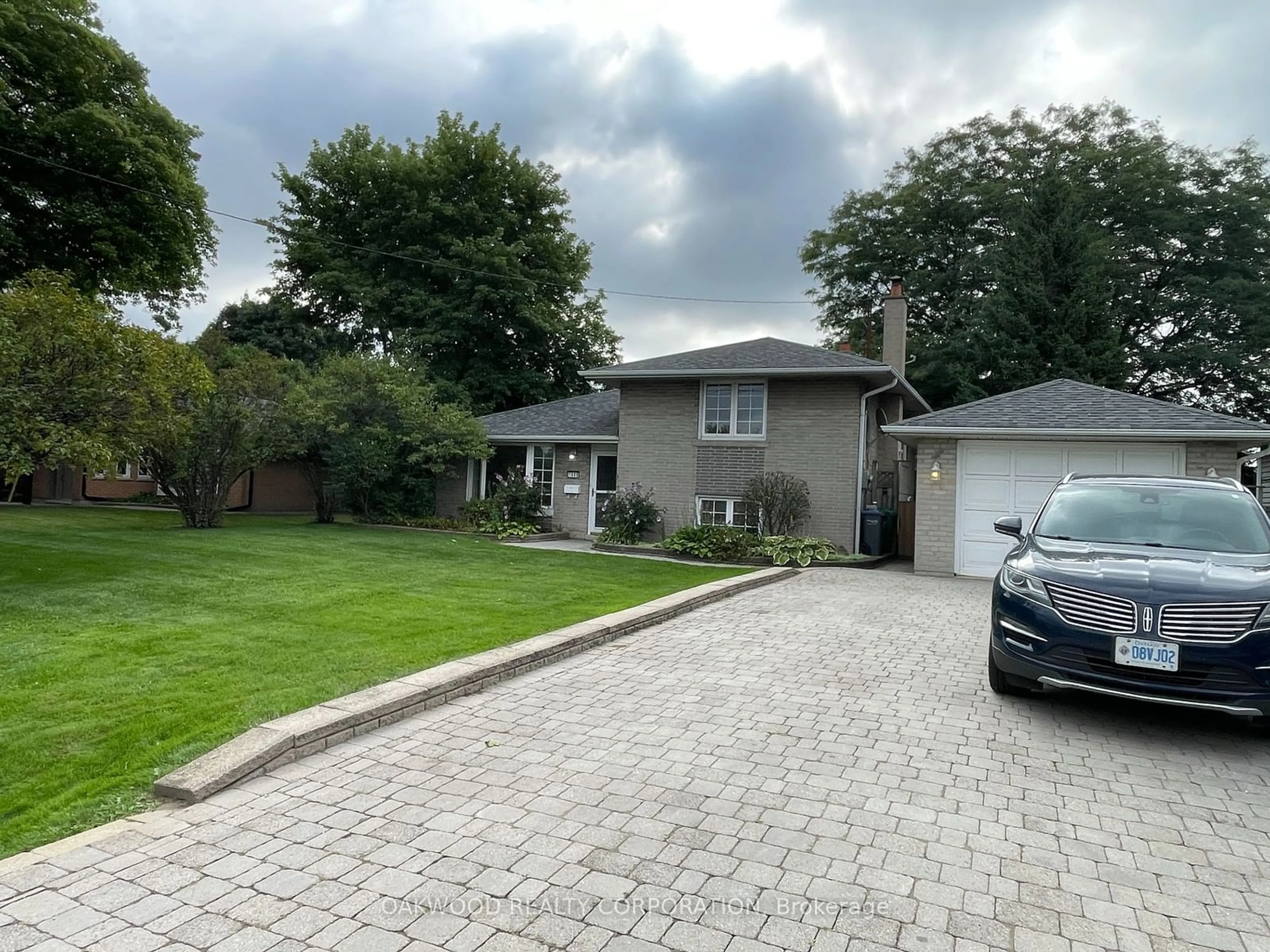 Frontside or backside of a home, the street view for 1608 Boxwood Way, Mississauga Ontario L5E 2Y1