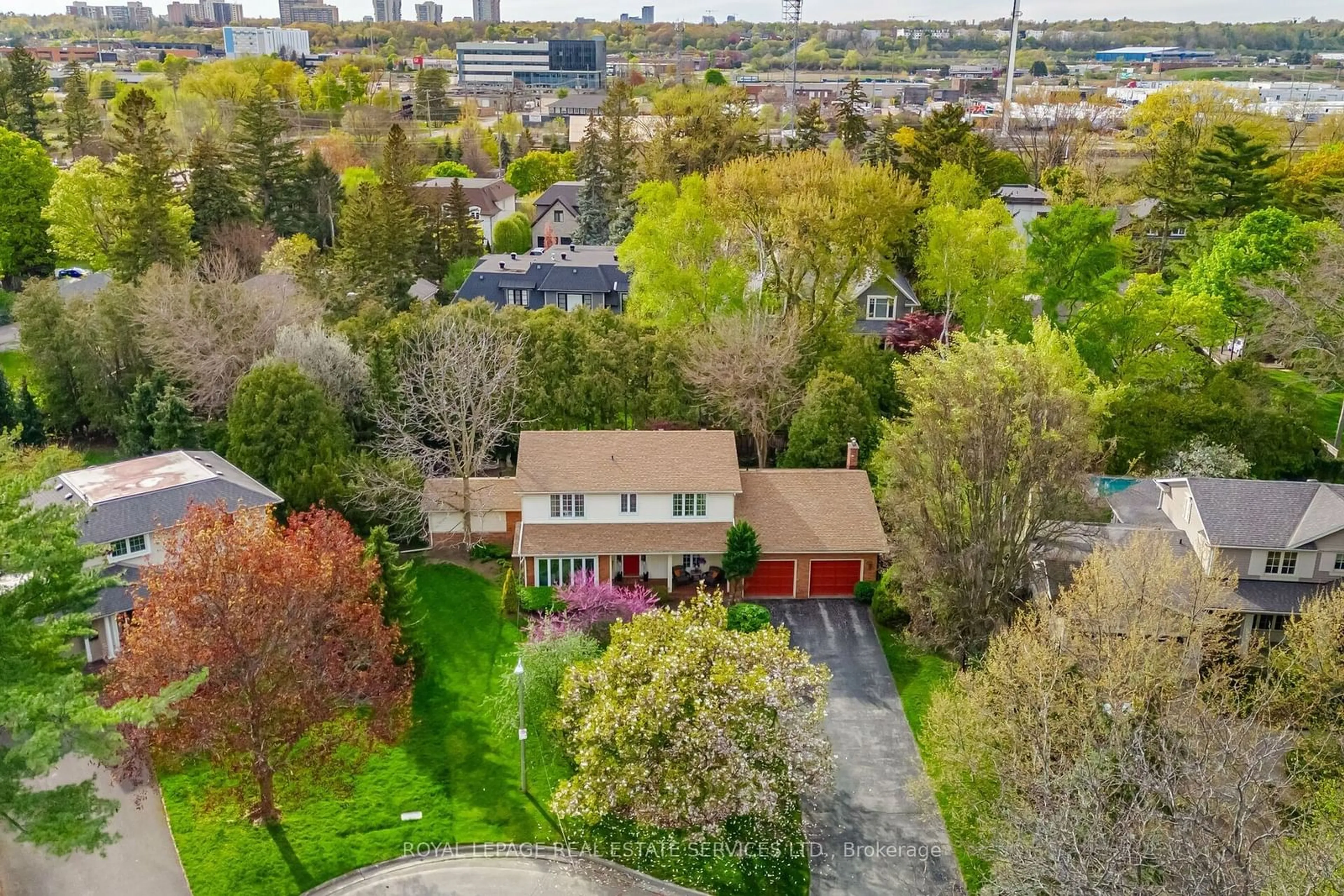 A pic from exterior of the house or condo for 468 Copeland Crt, Oakville Ontario L6J 4B9