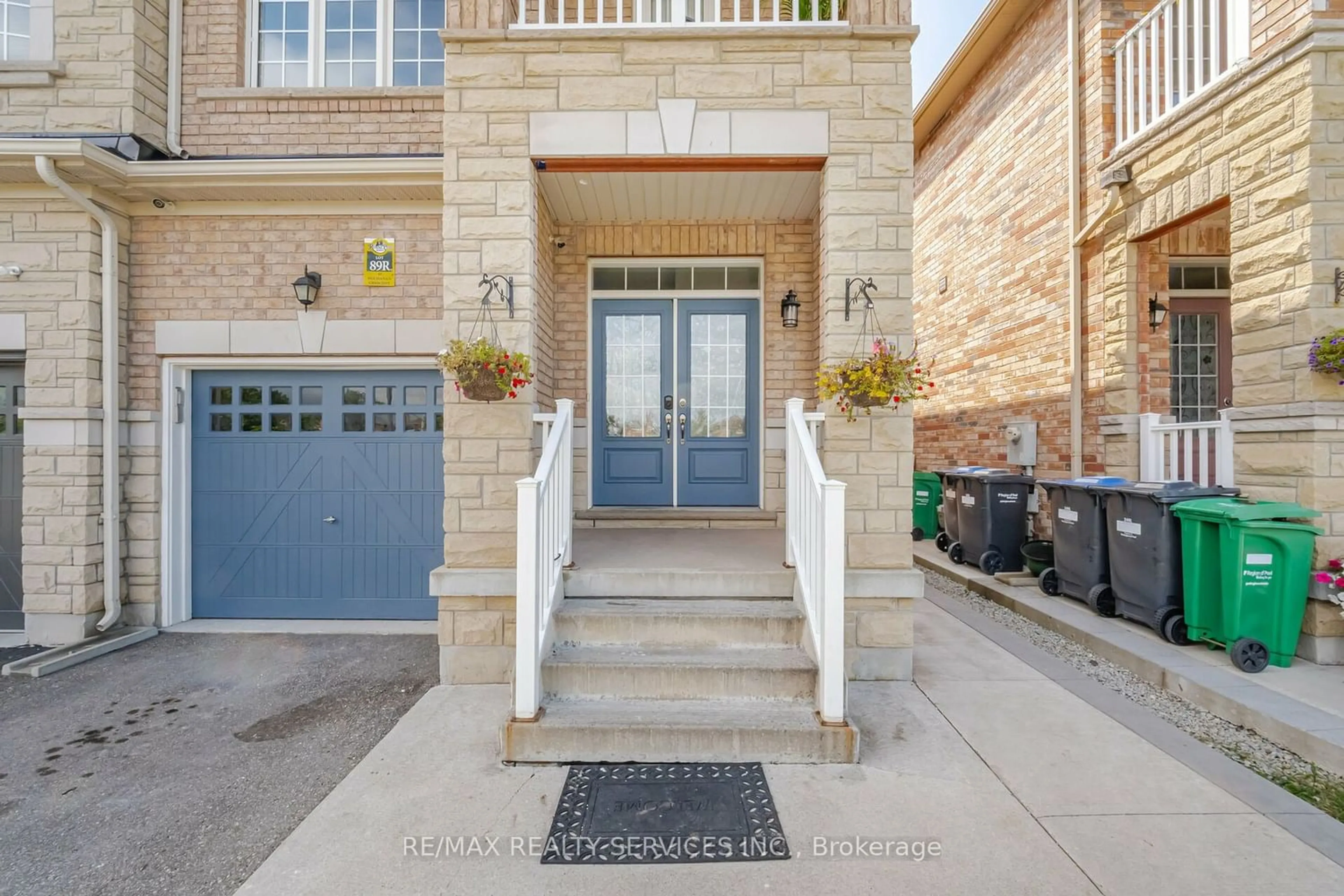 Indoor entryway, ceramic floors for 45 Buchanan Cres, Brampton Ontario L6X 5M3