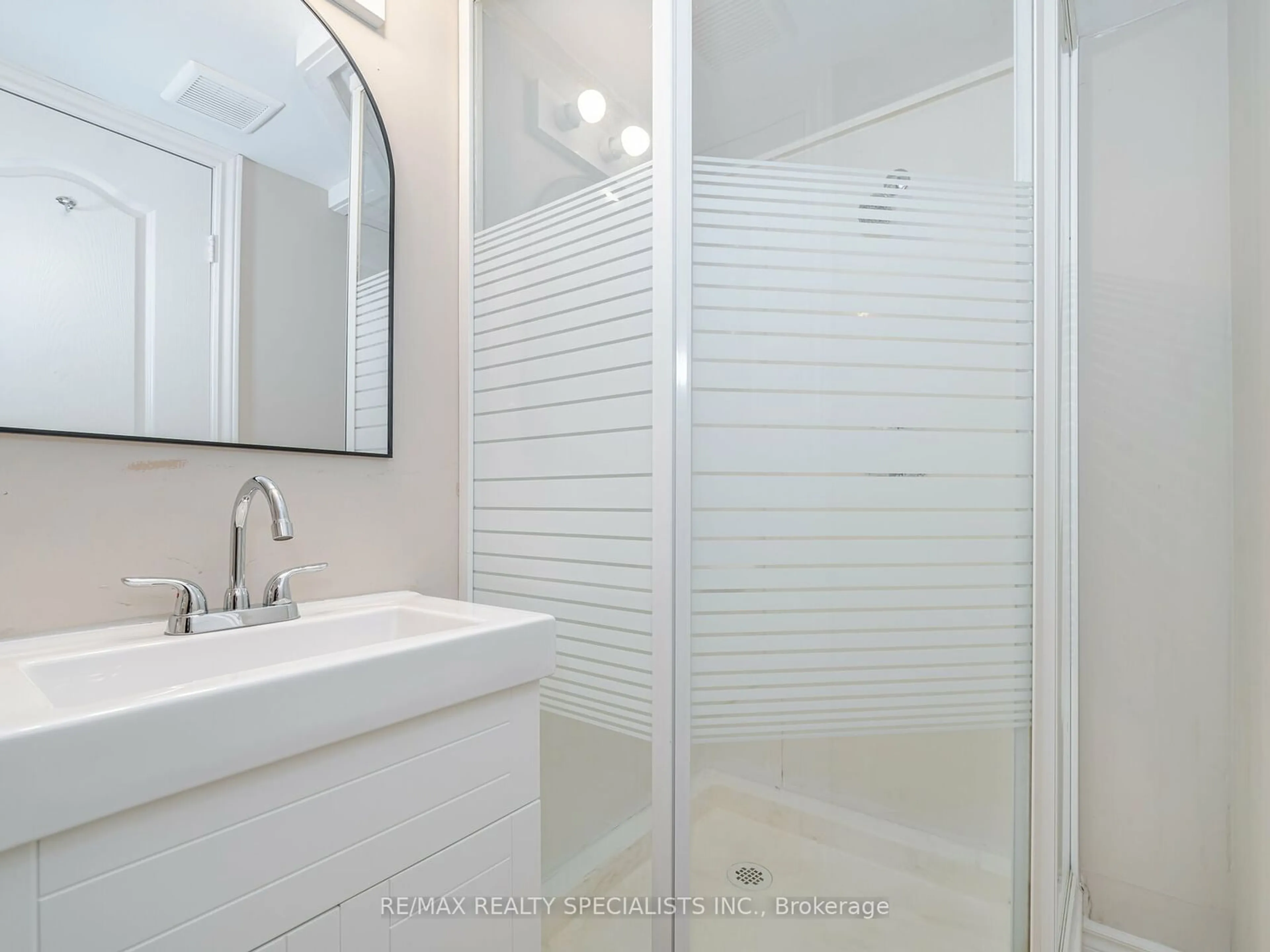 Bathroom for 118 Native Landing Cres, Brampton Ontario L6X 5A7