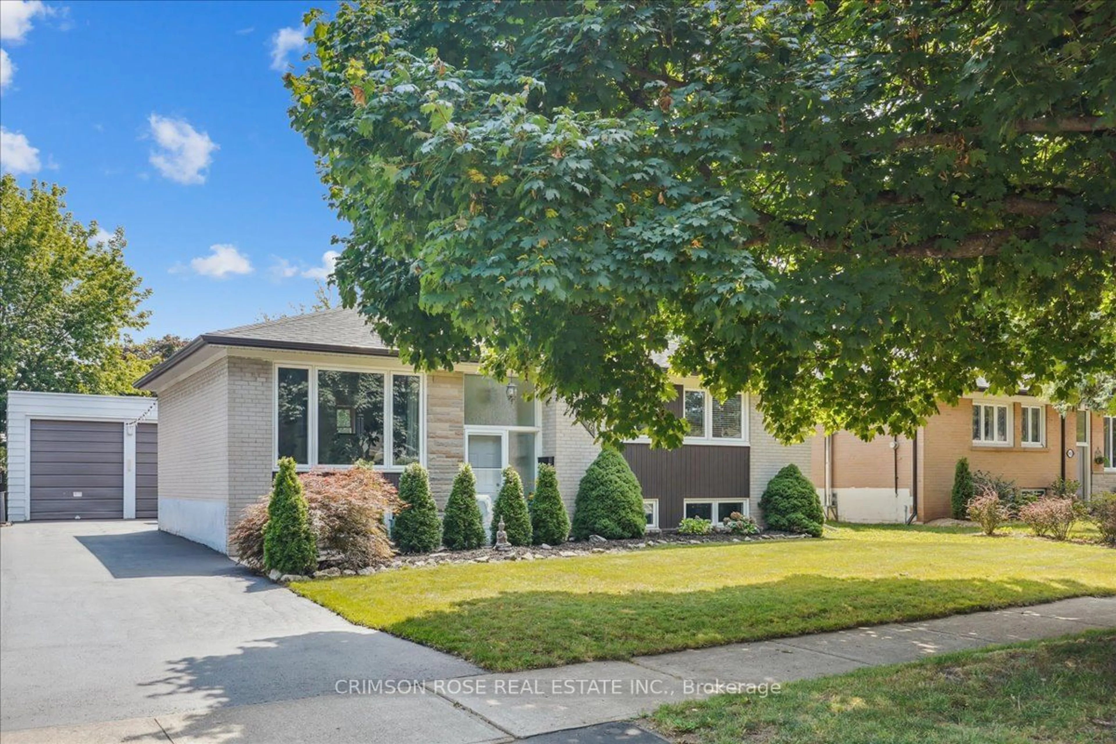 A pic from exterior of the house or condo, the street view for 5436 Spruce Ave, Burlington Ontario L7L 1N9