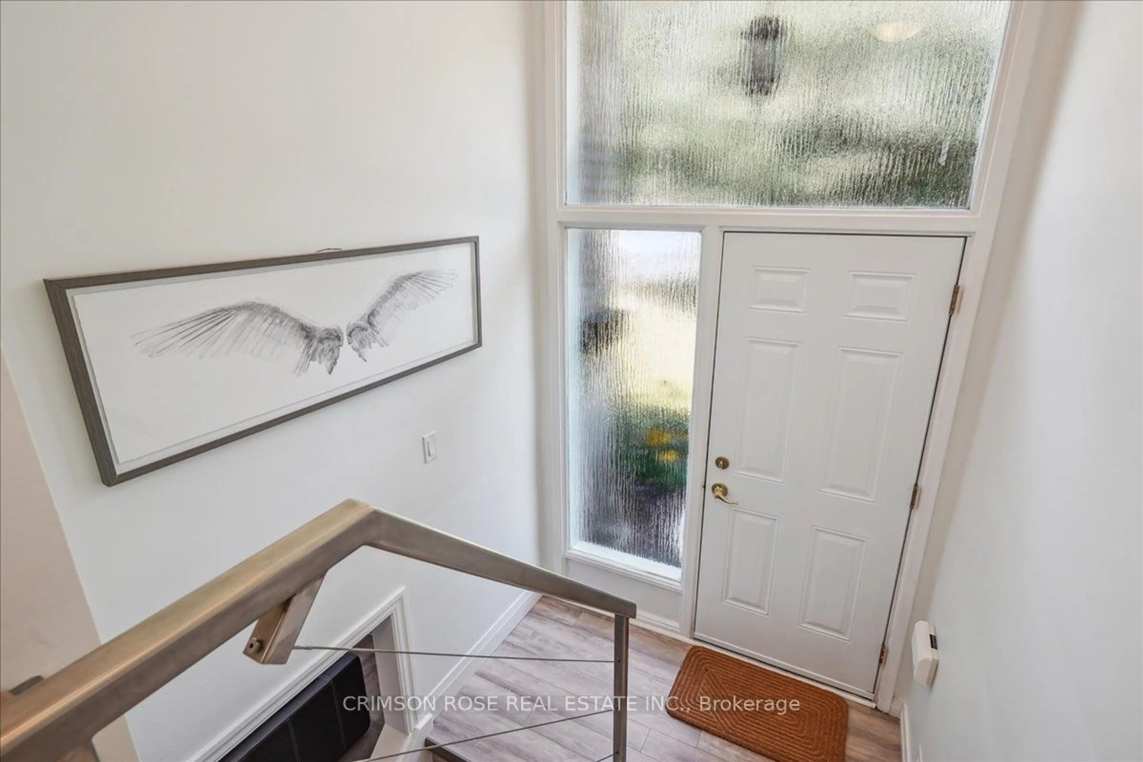 Indoor entryway, wood floors for 5436 Spruce Ave, Burlington Ontario L7L 1N9