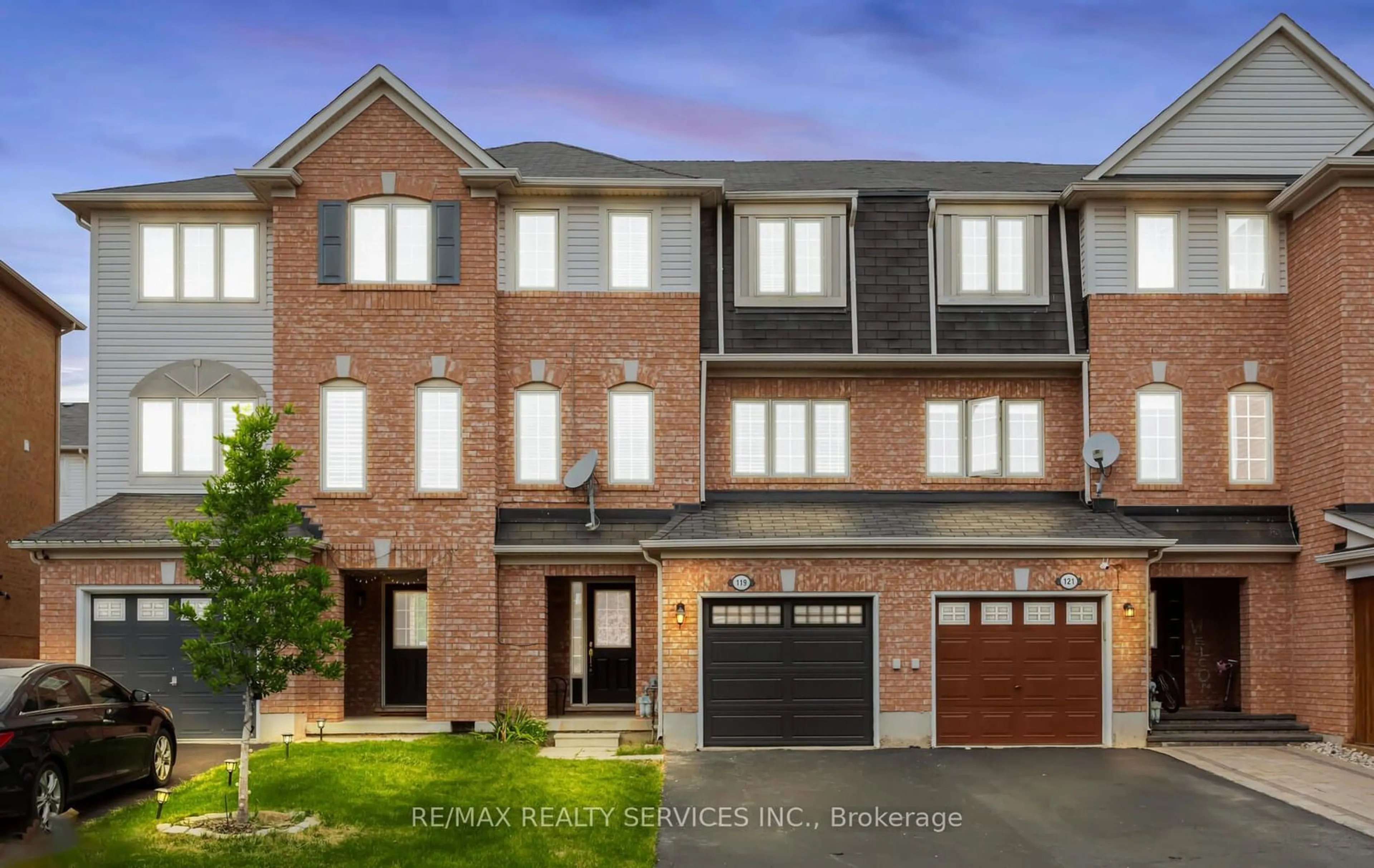 A pic from exterior of the house or condo for 119 Decker Hollow Circ, Brampton Ontario L6X 0L4