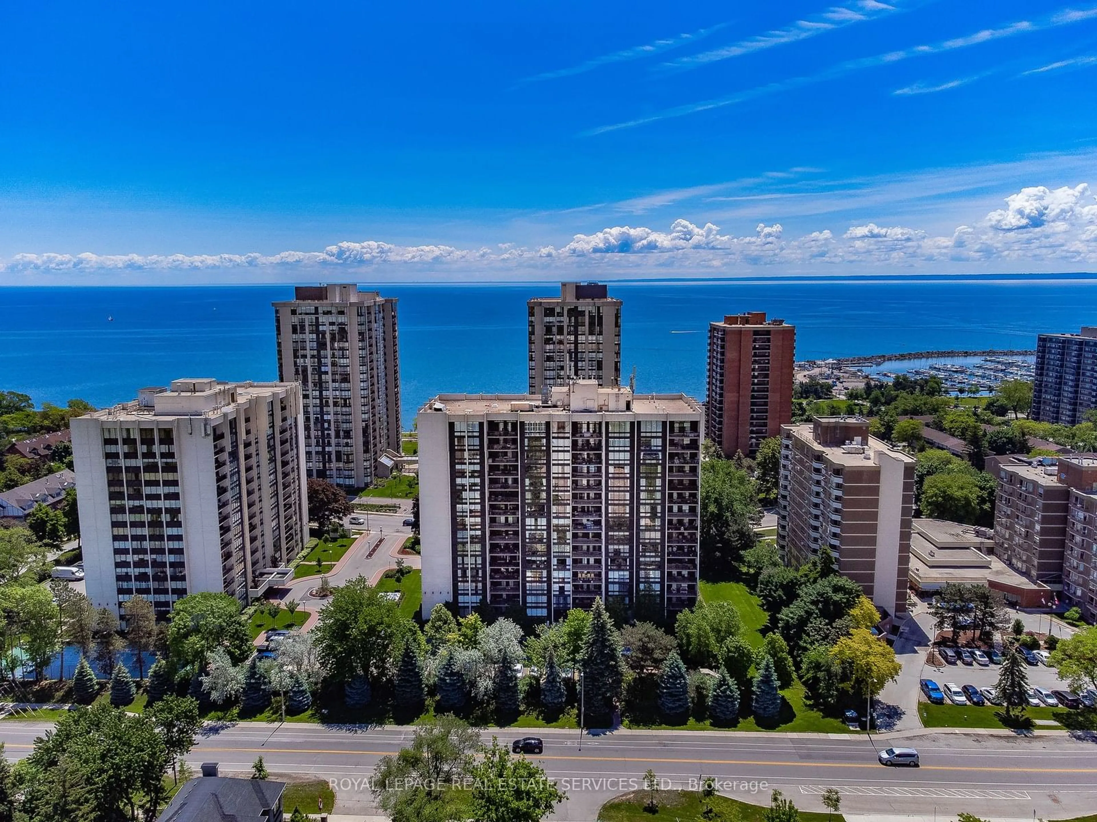 A pic from exterior of the house or condo, the view of city buildings for 2185 Marine Dr #1106, Oakville Ontario L6L 5L6