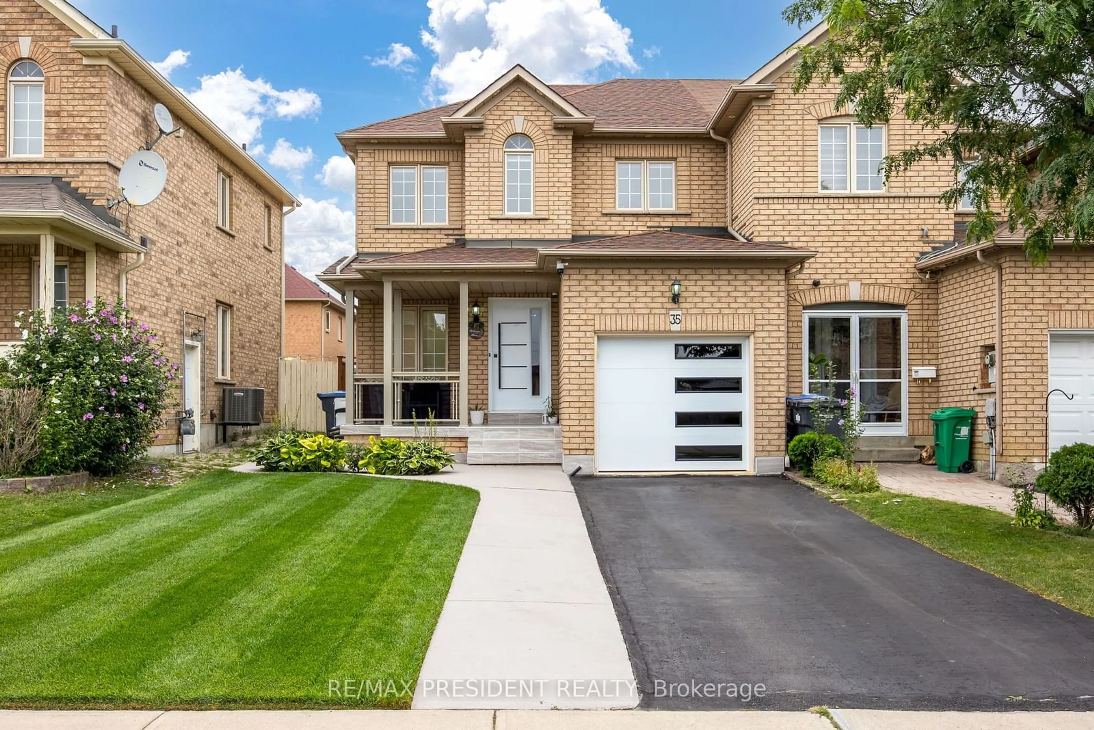 Home with brick exterior material for 35 Arabia Gate, Brampton Ontario L6R 2N9