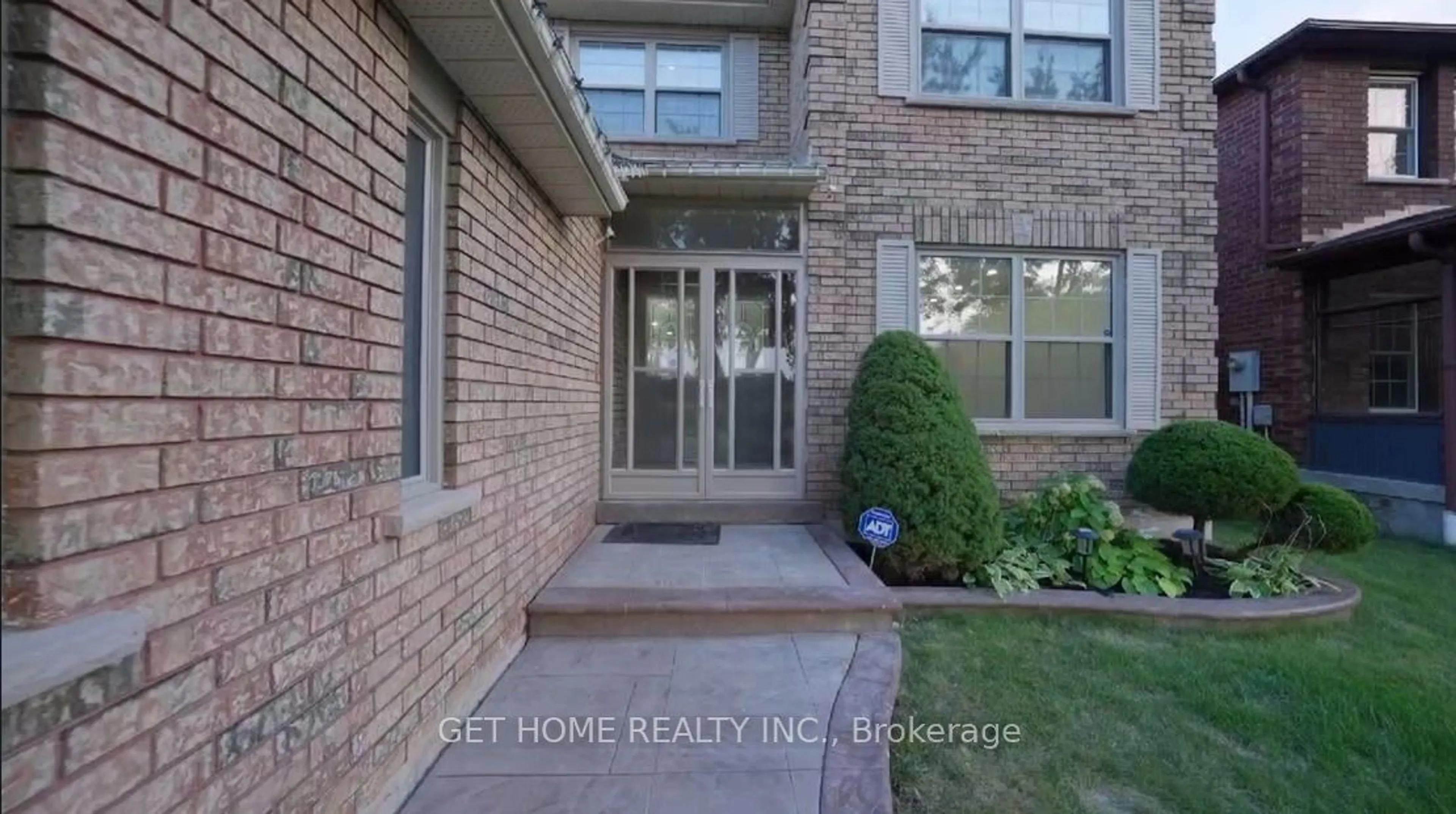 Indoor entryway for 3100 The Collegeway Way, Mississauga Ontario L5L 4X8