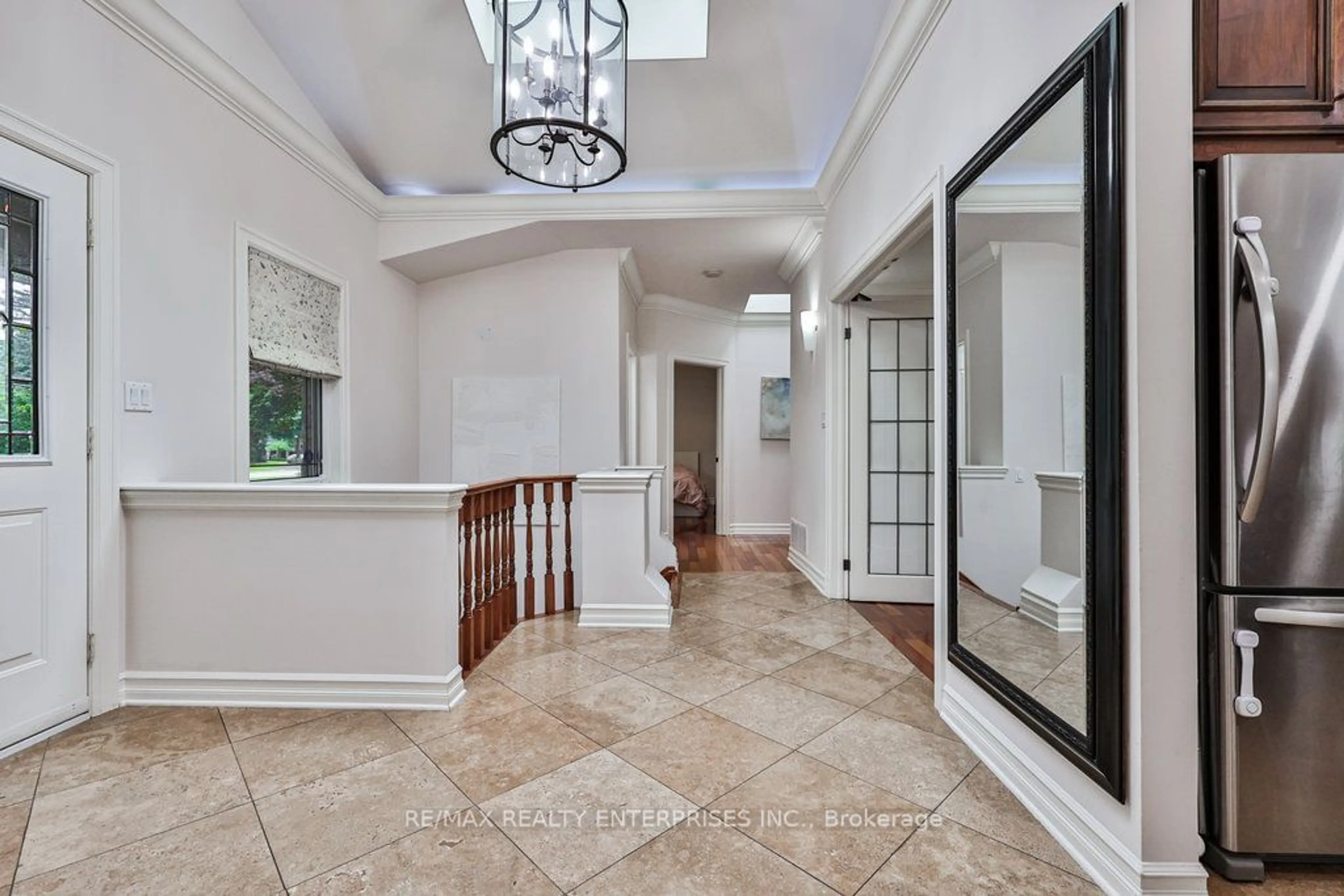 Indoor entryway, wood floors for 628 Sir Richard's Rd, Mississauga Ontario L5C 1A4