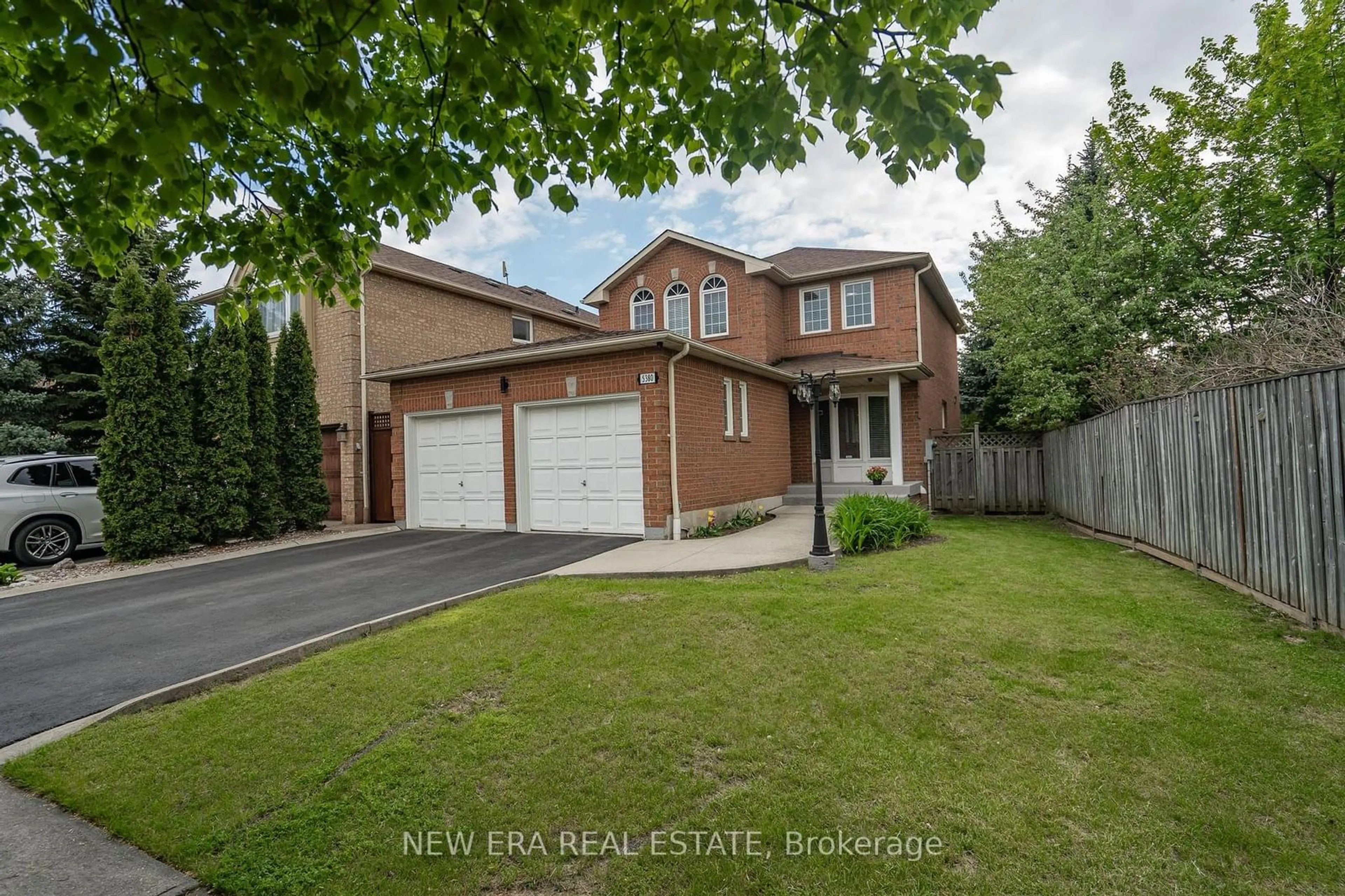 Frontside or backside of a home for 5380 Floral Hill Cres, Mississauga Ontario L5V 1V3