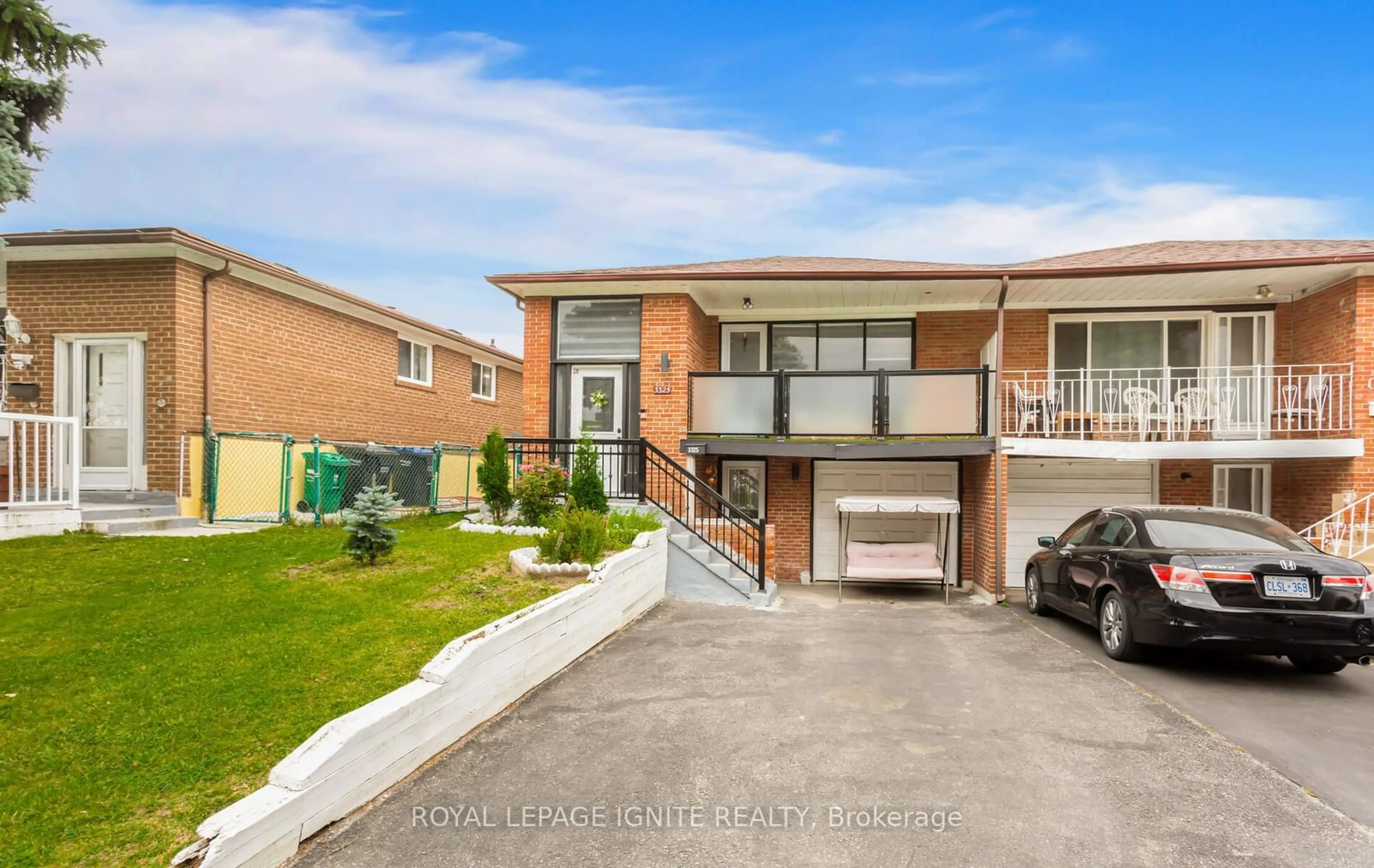 Frontside or backside of a home for 3325 Victory Cres, Mississauga Ontario L4T 1M2