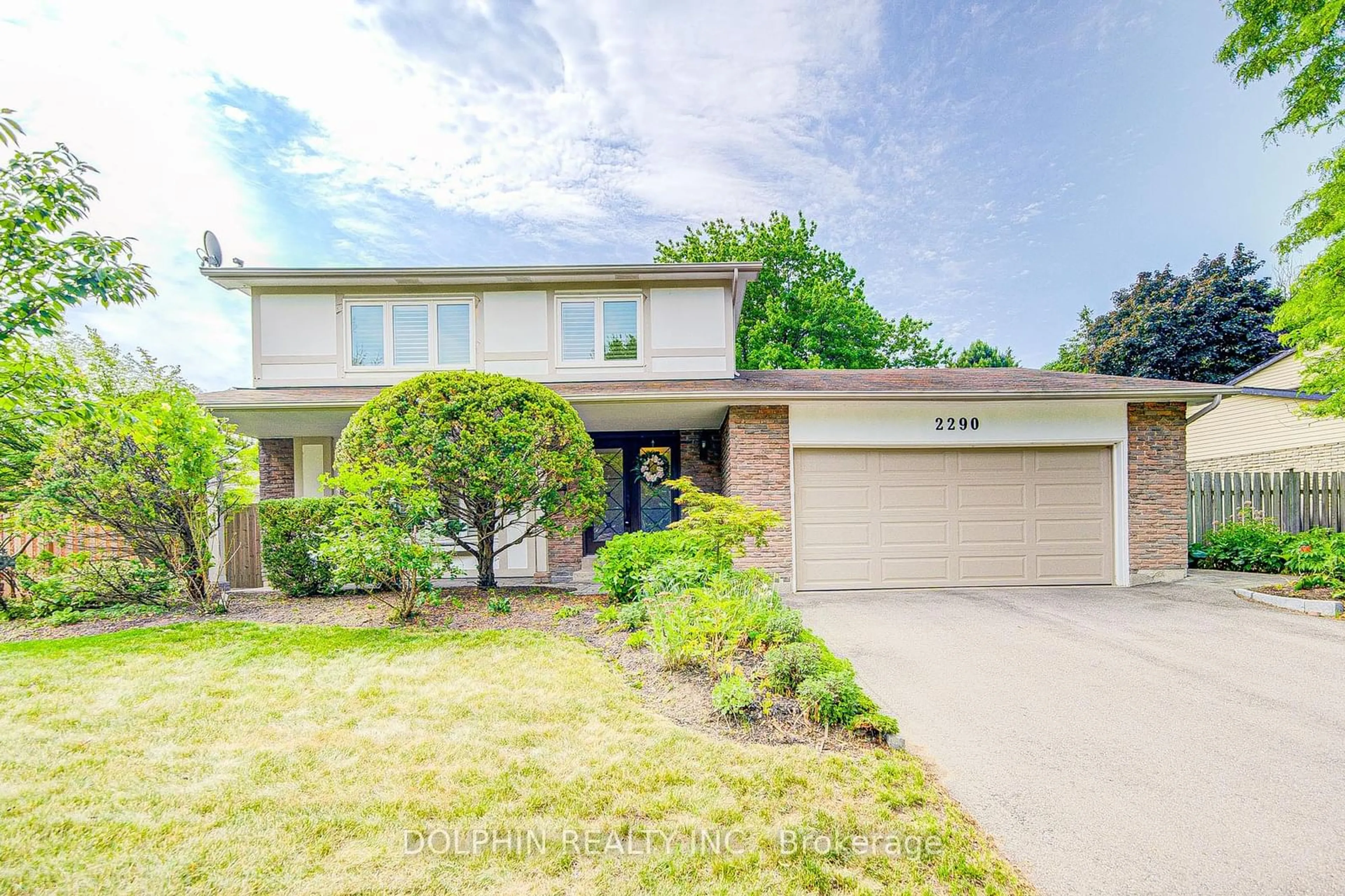 Frontside or backside of a home for 2290 Devon Rd, Oakville Ontario L6J 5R4