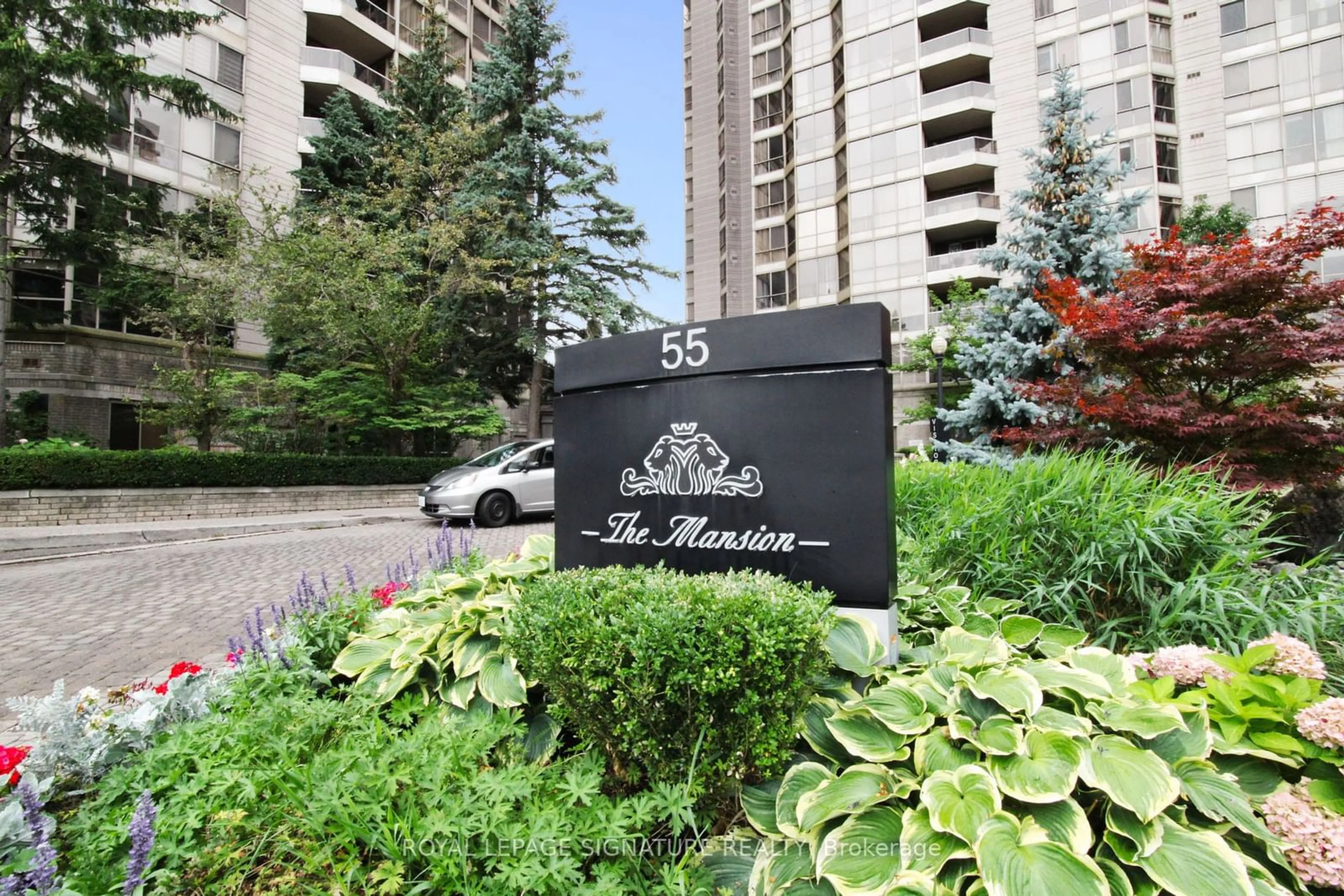 A pic from exterior of the house or condo for 55 Kingsbridge Garden Circ #1613, Mississauga Ontario L5R 1Y1