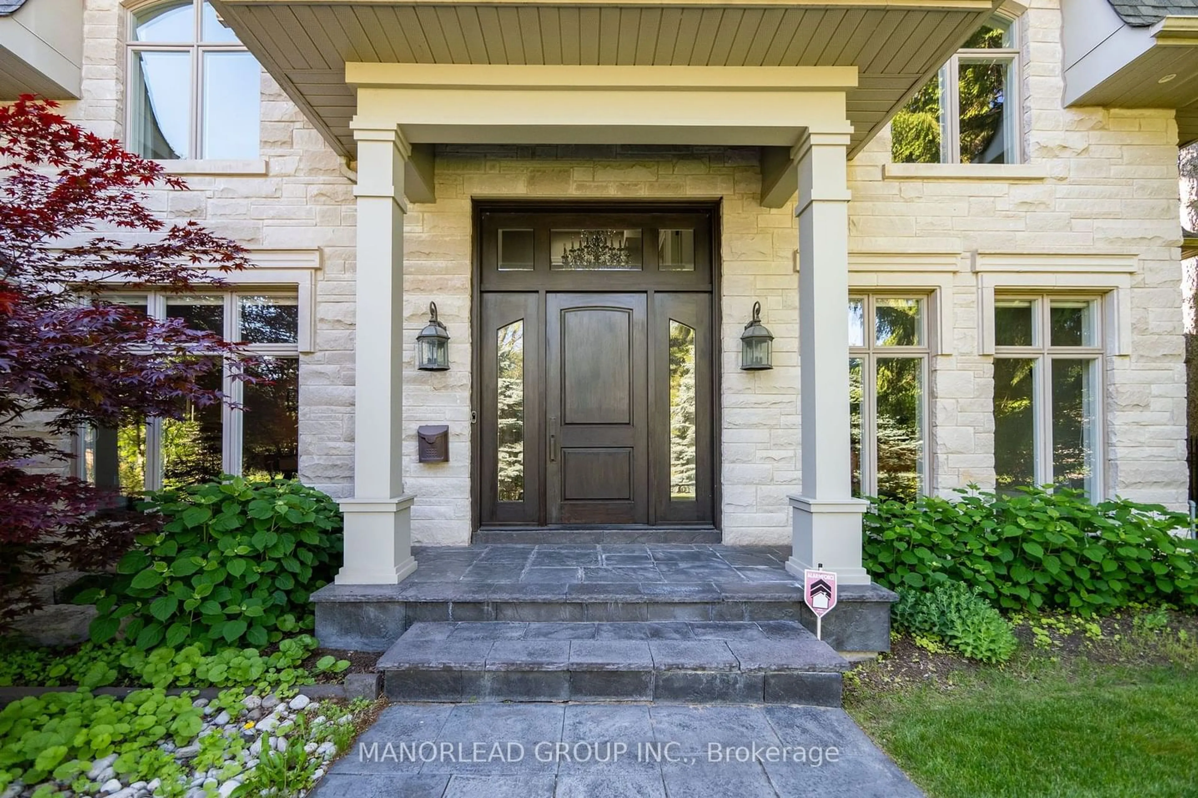 Indoor entryway for 1259 Cleaver Dr, Oakville Ontario L6J 1W2