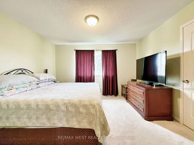 Additional property image - 1249 Quest Circ
