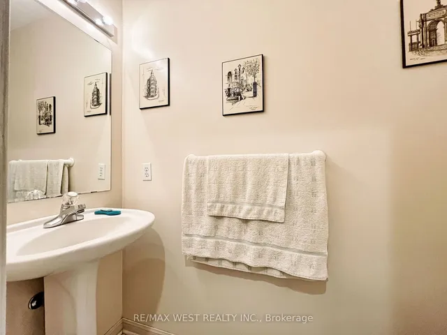 Additional property image - 1249 Quest Circ