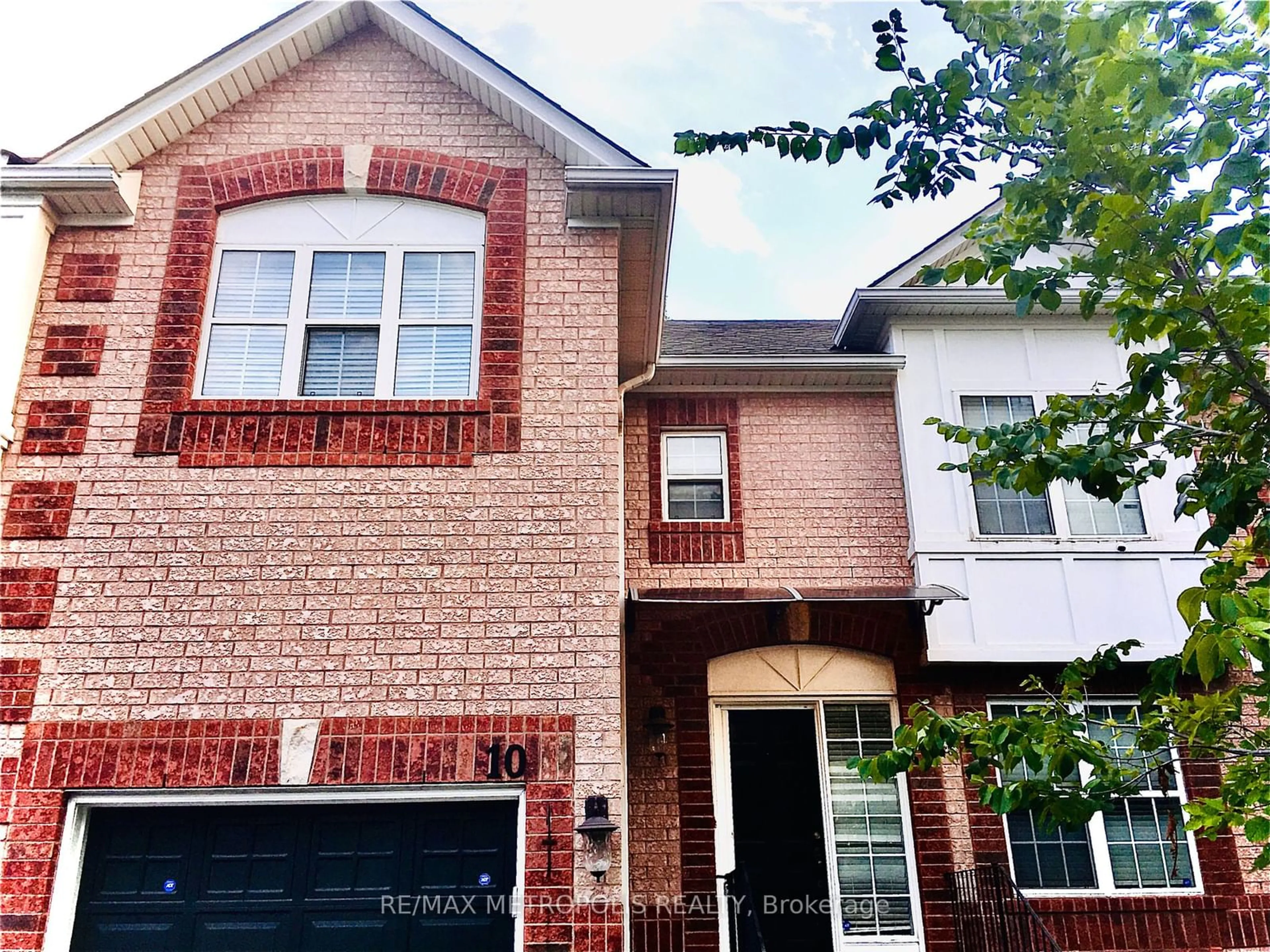 Home with brick exterior material for 199 Hillcrest Ave #10, Mississauga Ontario L5B 4L5