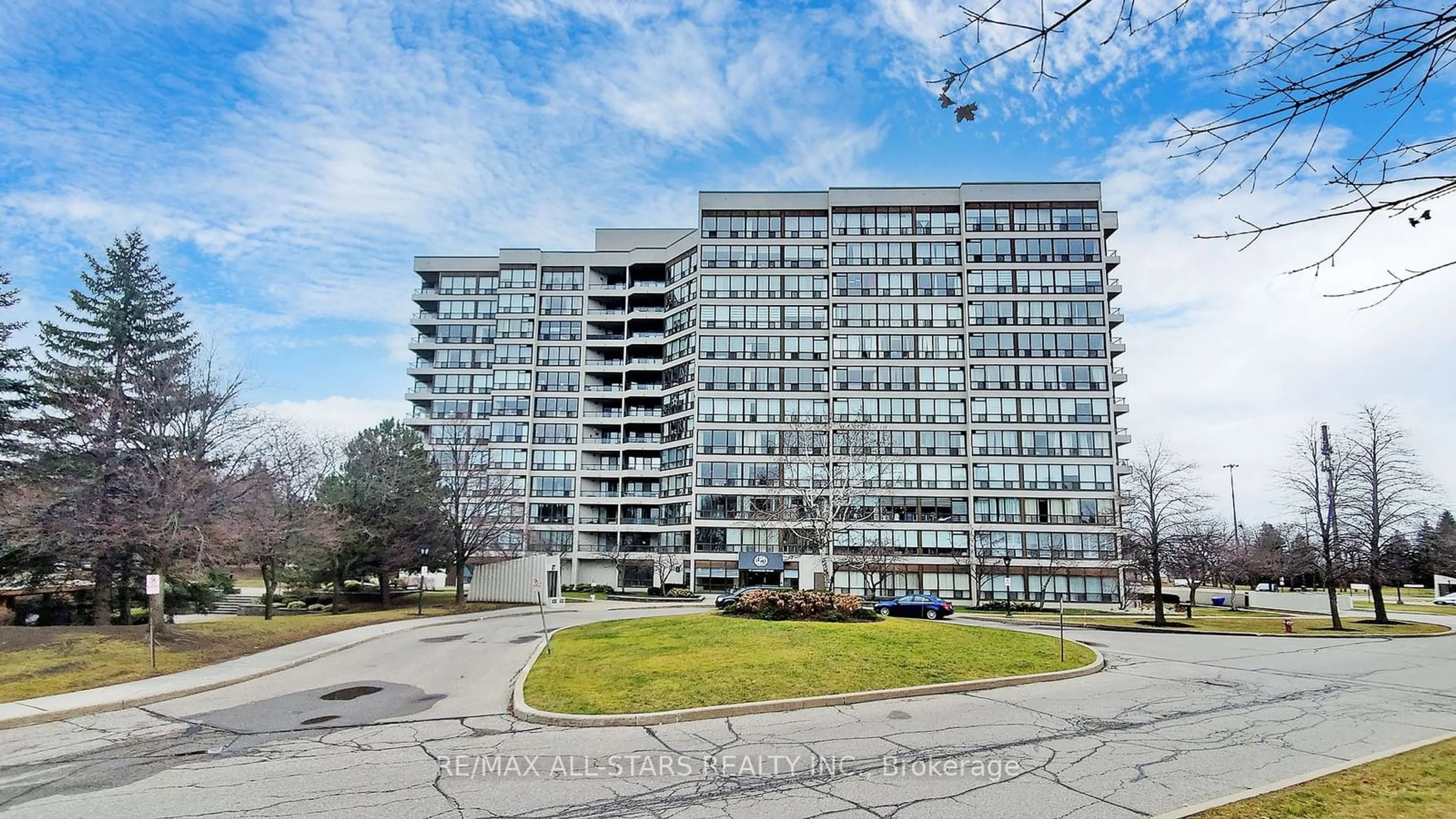 A pic from exterior of the house or condo for 12 Laurelcrest St #707, Brampton Ontario L6S 5Y4