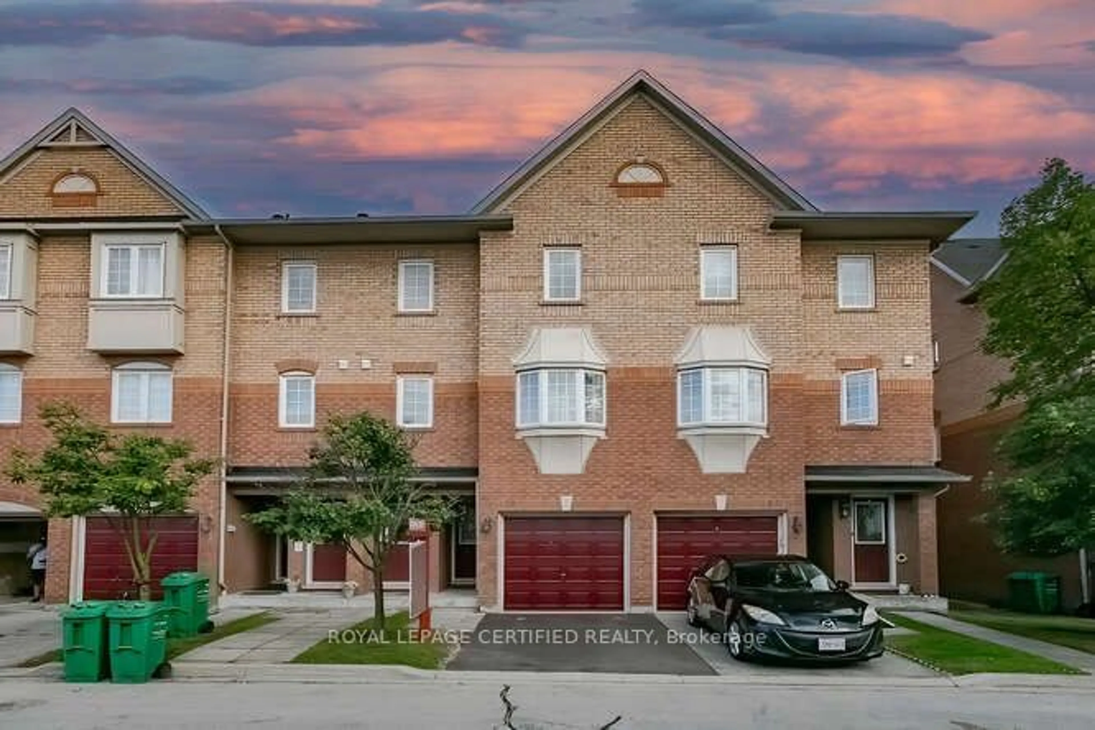 A pic from exterior of the house or condo for 6950 Tenth Line #70, Mississauga Ontario L5N 6Y1