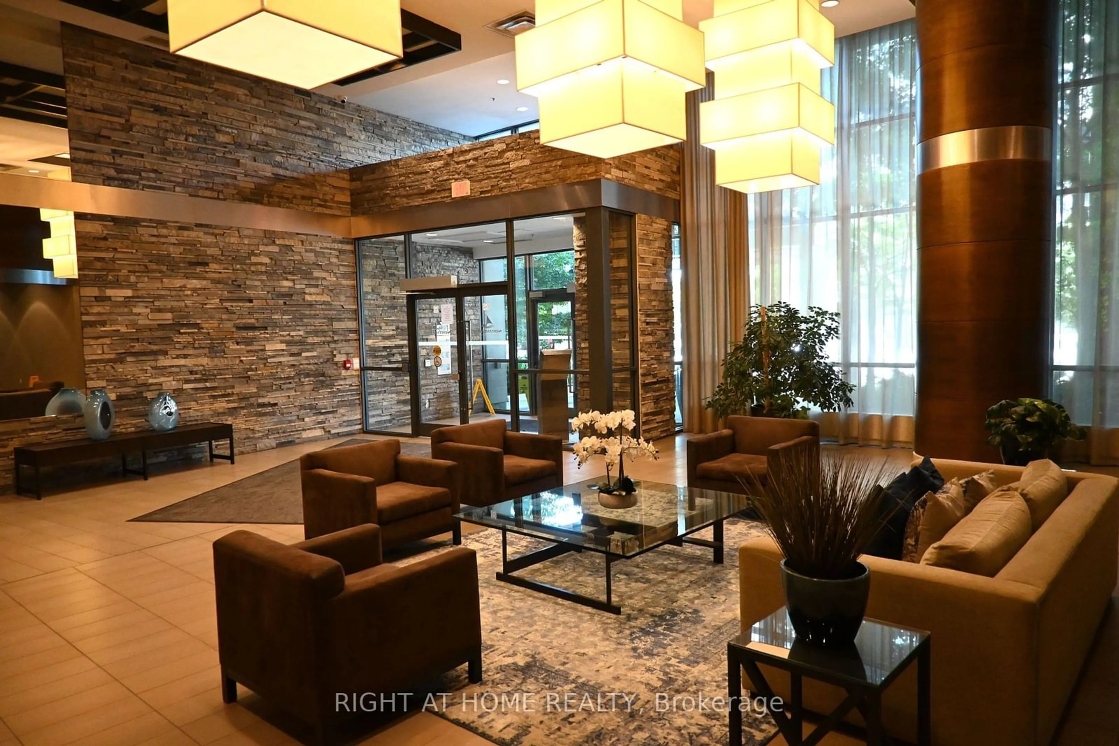 Indoor lobby for 1 Hurontario St #315, Mississauga Ontario L5G 0A3