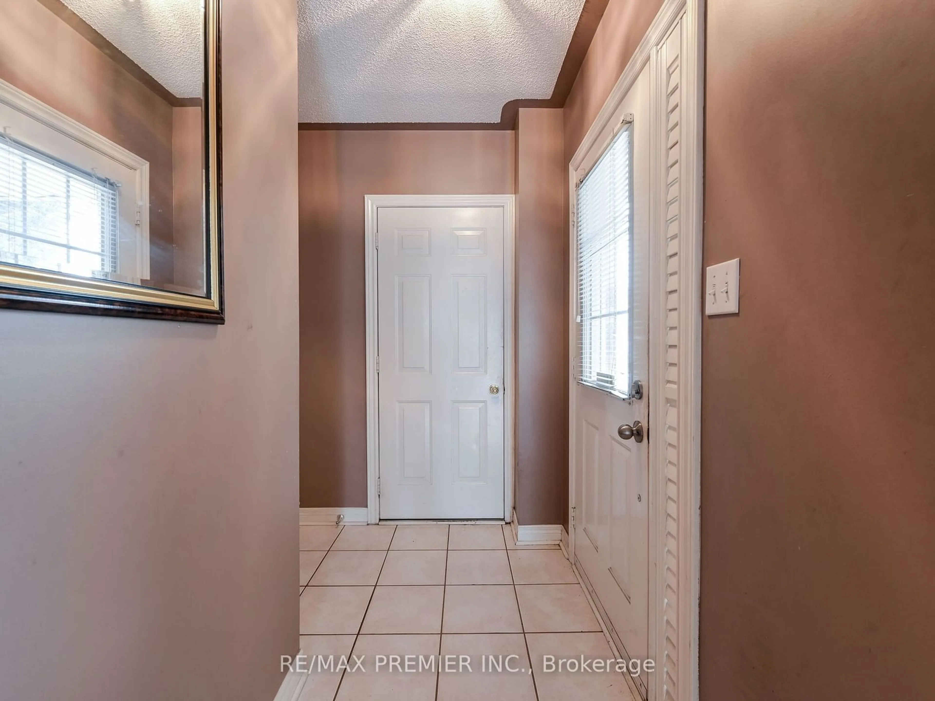 Indoor entryway, not visible floor for 81 Archbury Circ, Caledon Ontario L7E 2H8