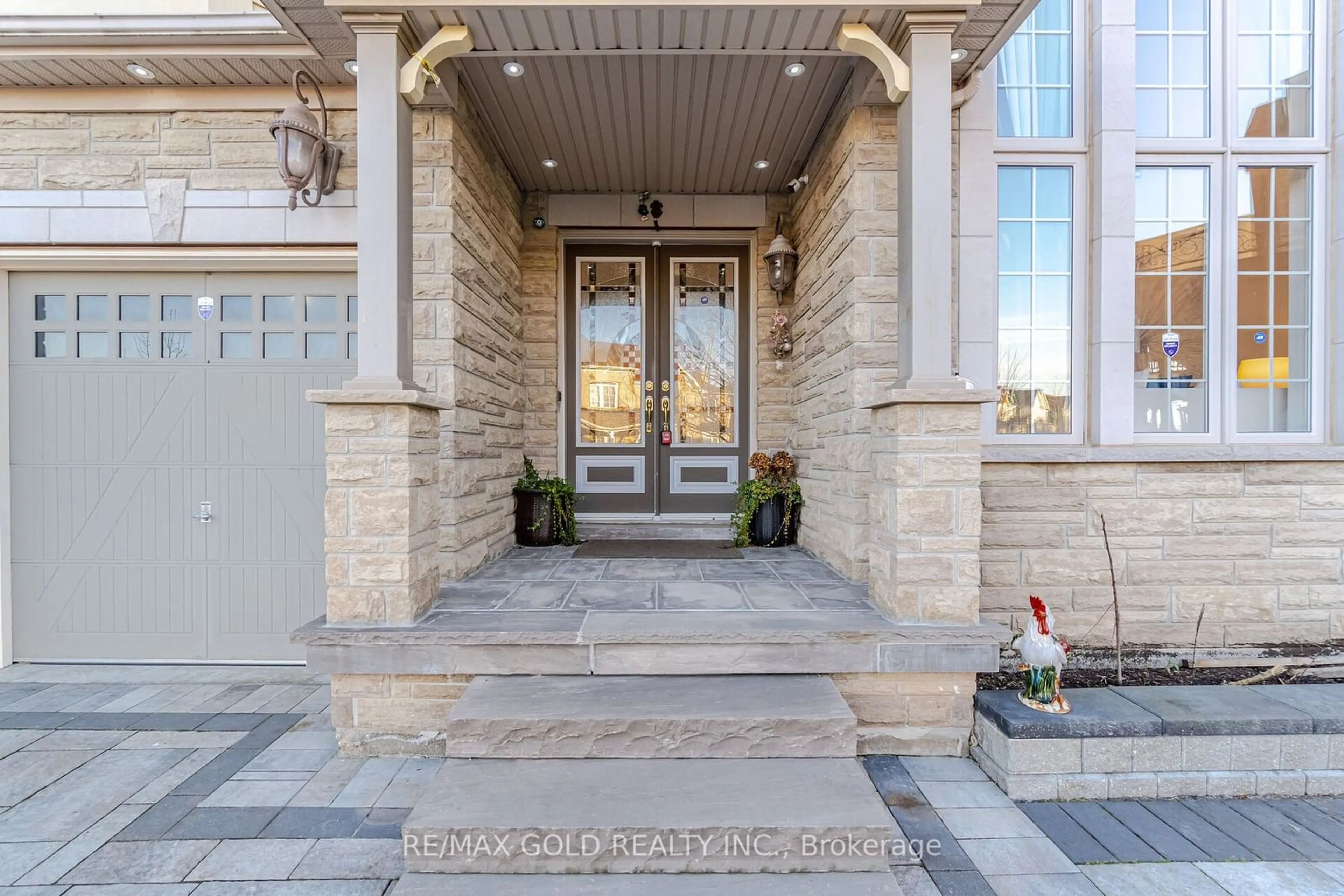 Indoor entryway for 48 Maybeck Dr, Brampton Ontario L6X 0Y9