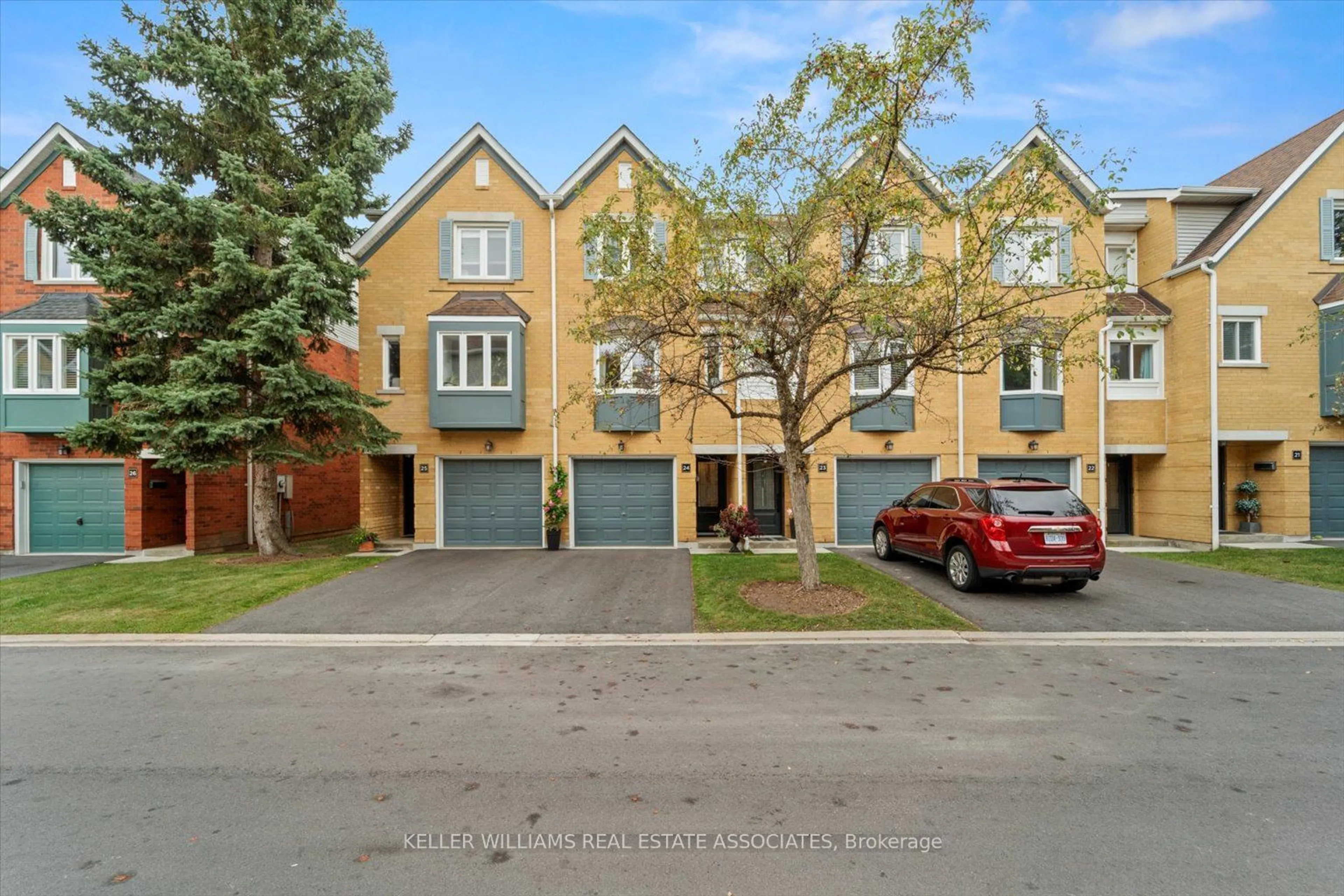 A pic from exterior of the house or condo for 2300 Brays Lane #24, Oakville Ontario L6M 3J9