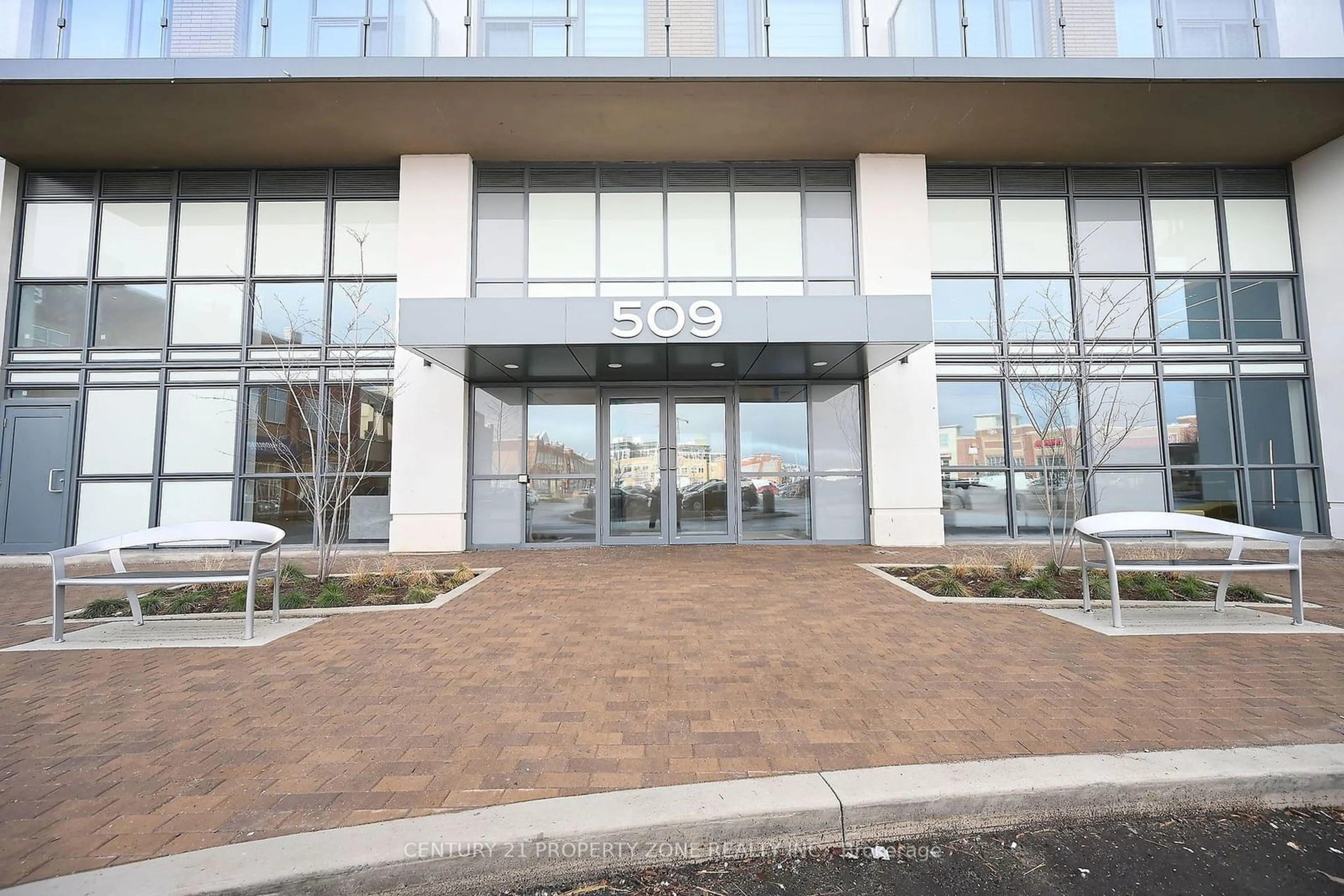 Outside view for 509 Dundas St #211, Oakville Ontario L6M 4M2