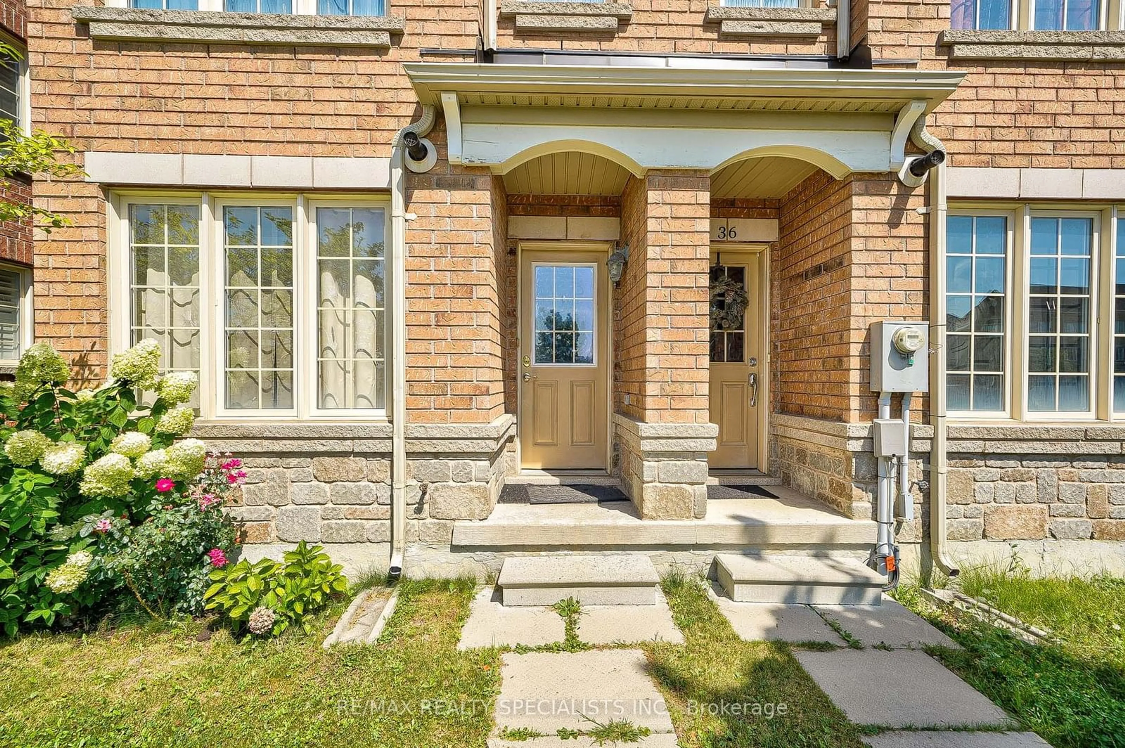 Home with brick exterior material for 34 Peach Dr, Brampton Ontario L6R 0W5