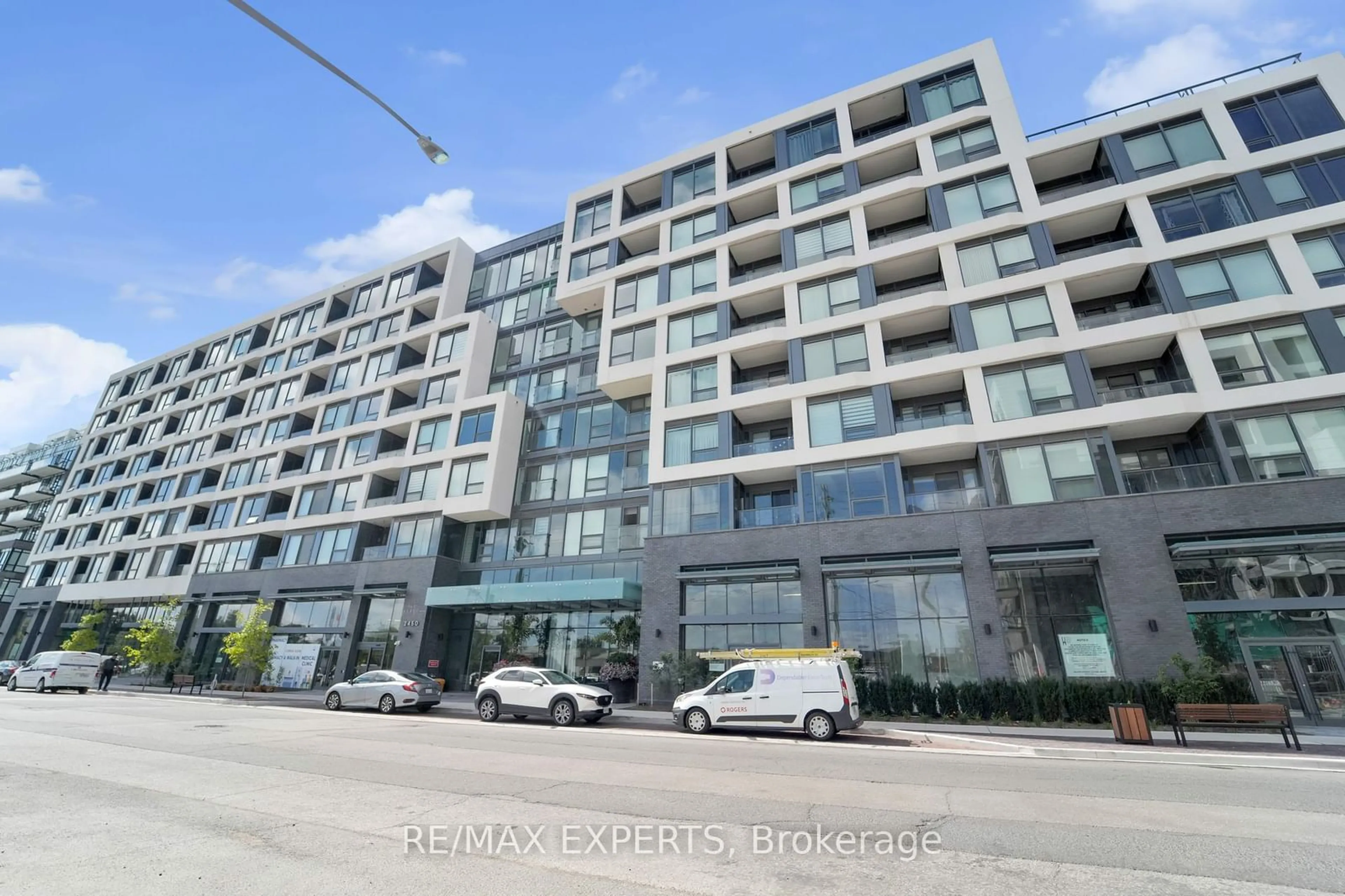 A pic from exterior of the house or condo for 2450 Old Bronte Rd #324, Oakville Ontario L6M 5P6