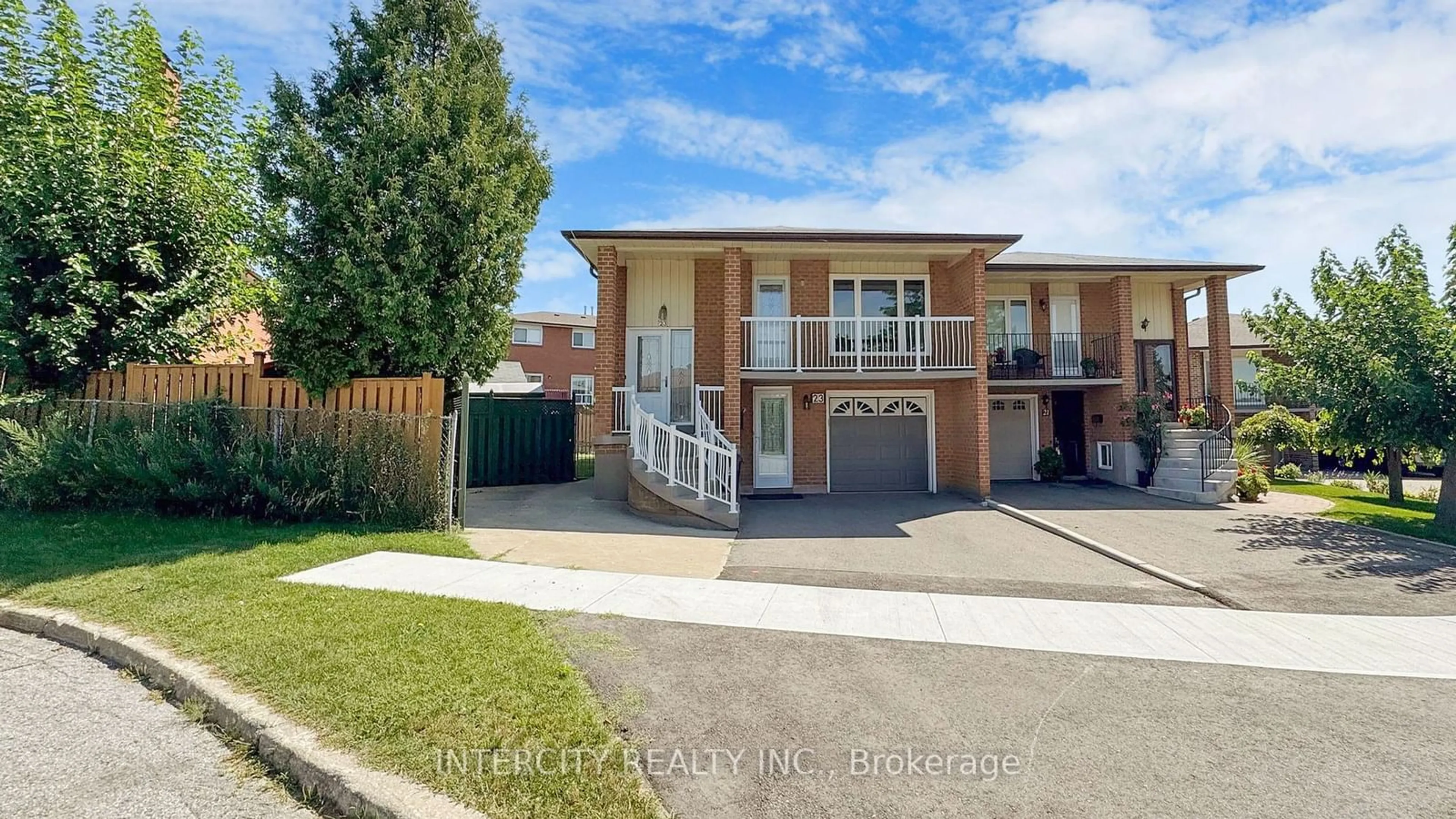 Frontside or backside of a home for 23 Fonthill Pl, Toronto Ontario M3J 3G6