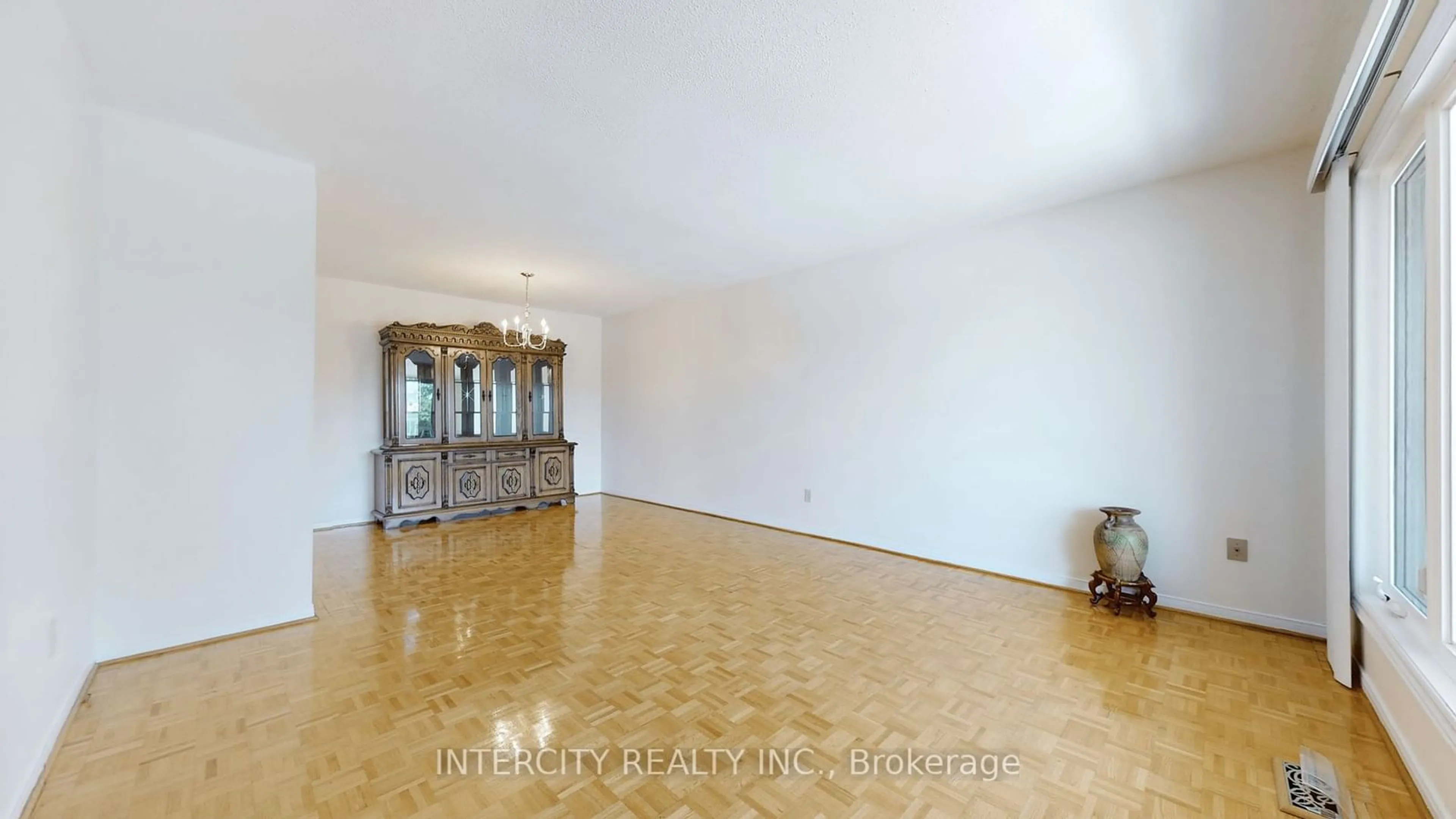 A pic of a room for 23 Fonthill Pl, Toronto Ontario M3J 3G6