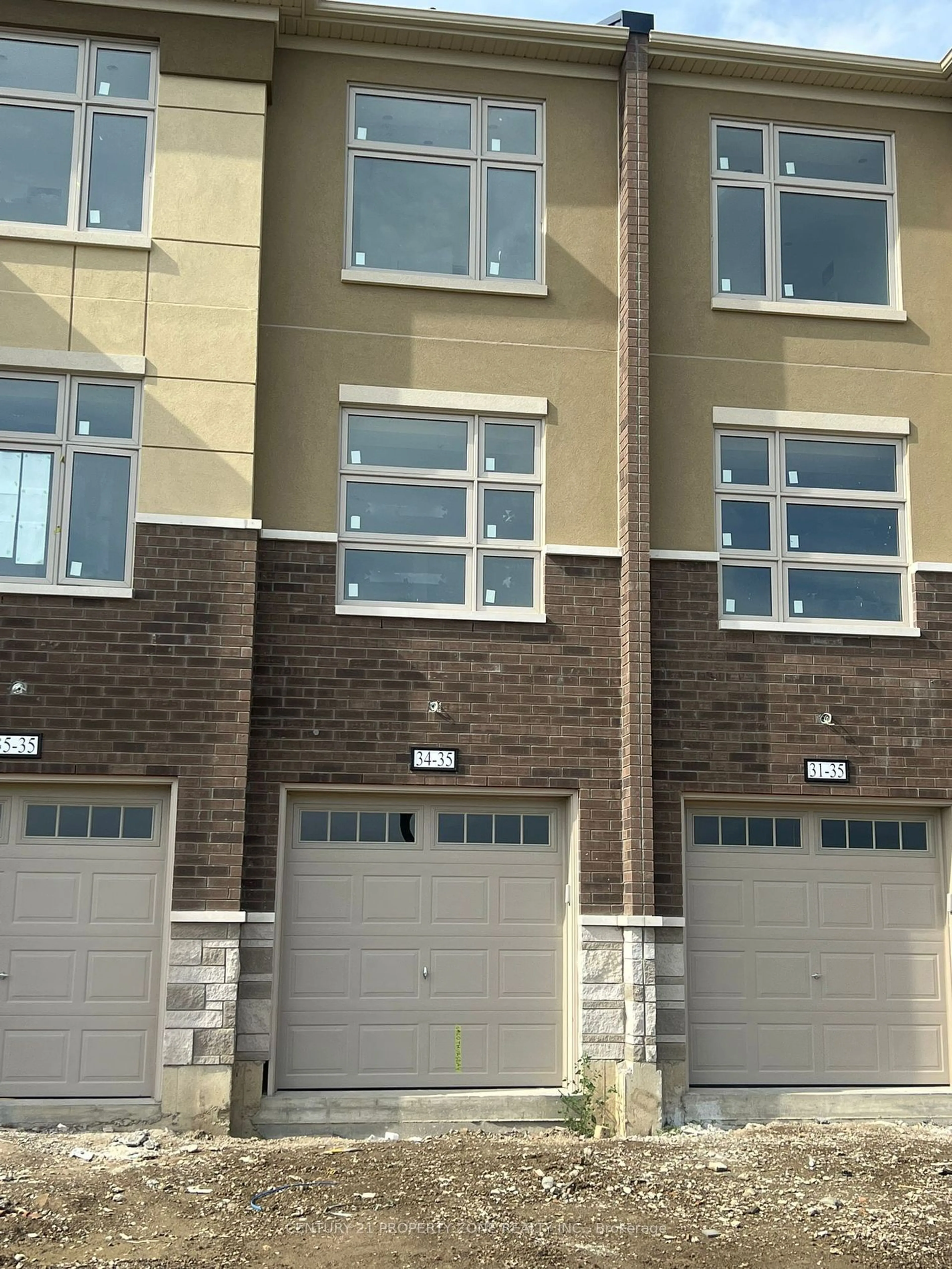 A pic from exterior of the house or condo for 34 Fieldridge Cres #34, Brampton Ontario L6R 0C2