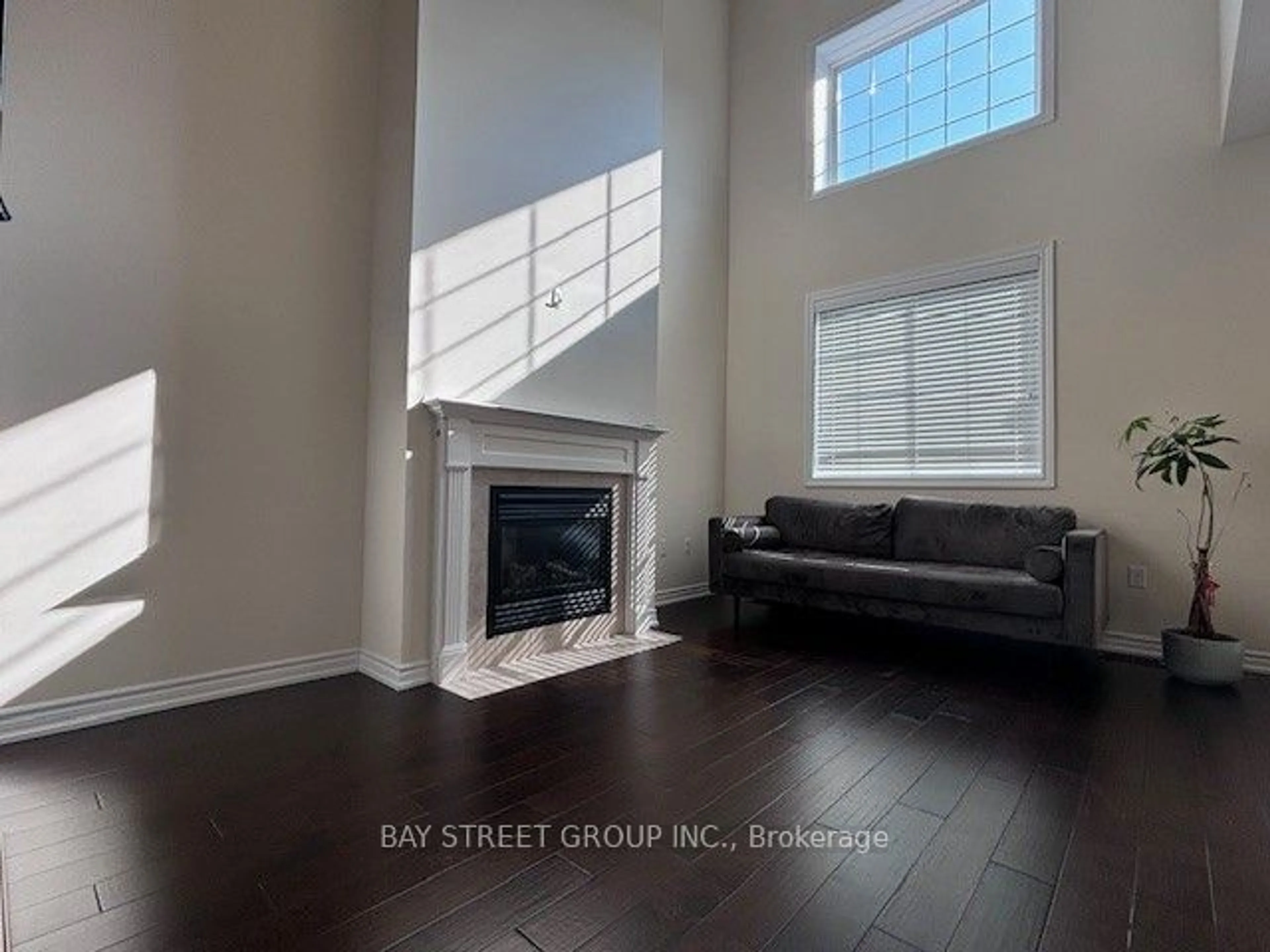 A pic of a room for 647 Murray Meadows Pl, Milton Ontario L9T 8L7